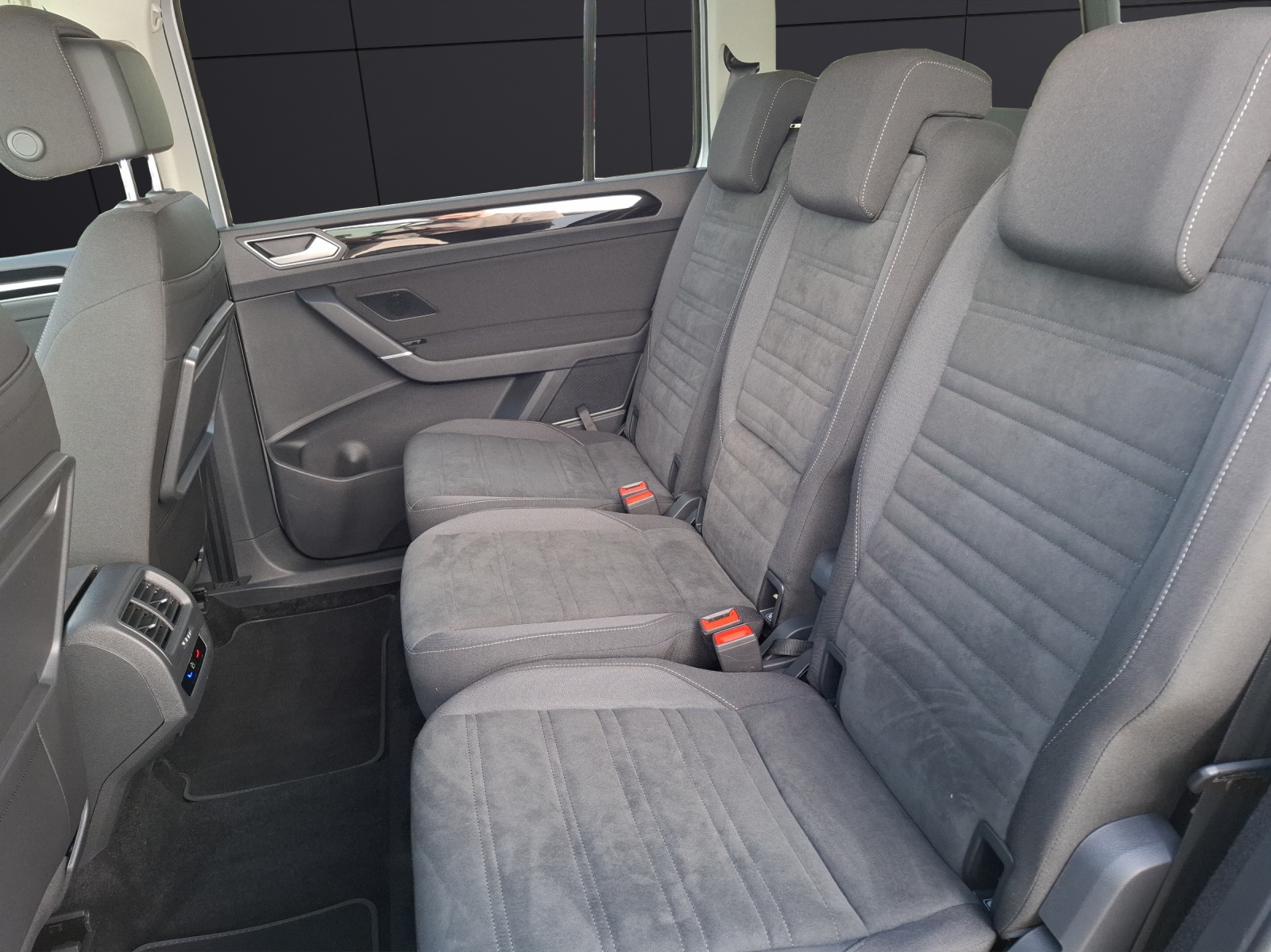 Fahrzeugabbildung Volkswagen Touran TSI Highline DSG 7-Si AHK AID ACC RFK SH LM