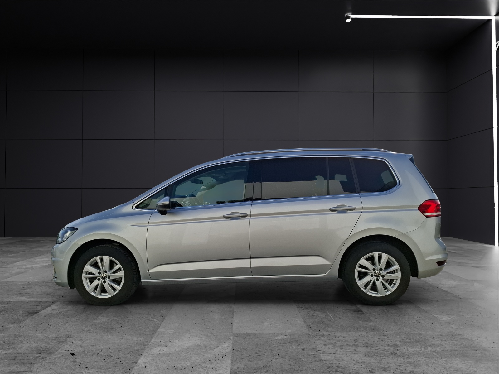 Fahrzeugabbildung Volkswagen Touran TSI Highline DSG 7-Si AHK AID ACC RFK SH LM