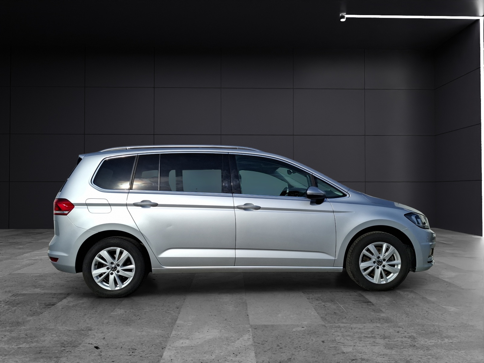 Fahrzeugabbildung Volkswagen Touran TSI Highline DSG 7-Si AHK AID ACC RFK SH LM