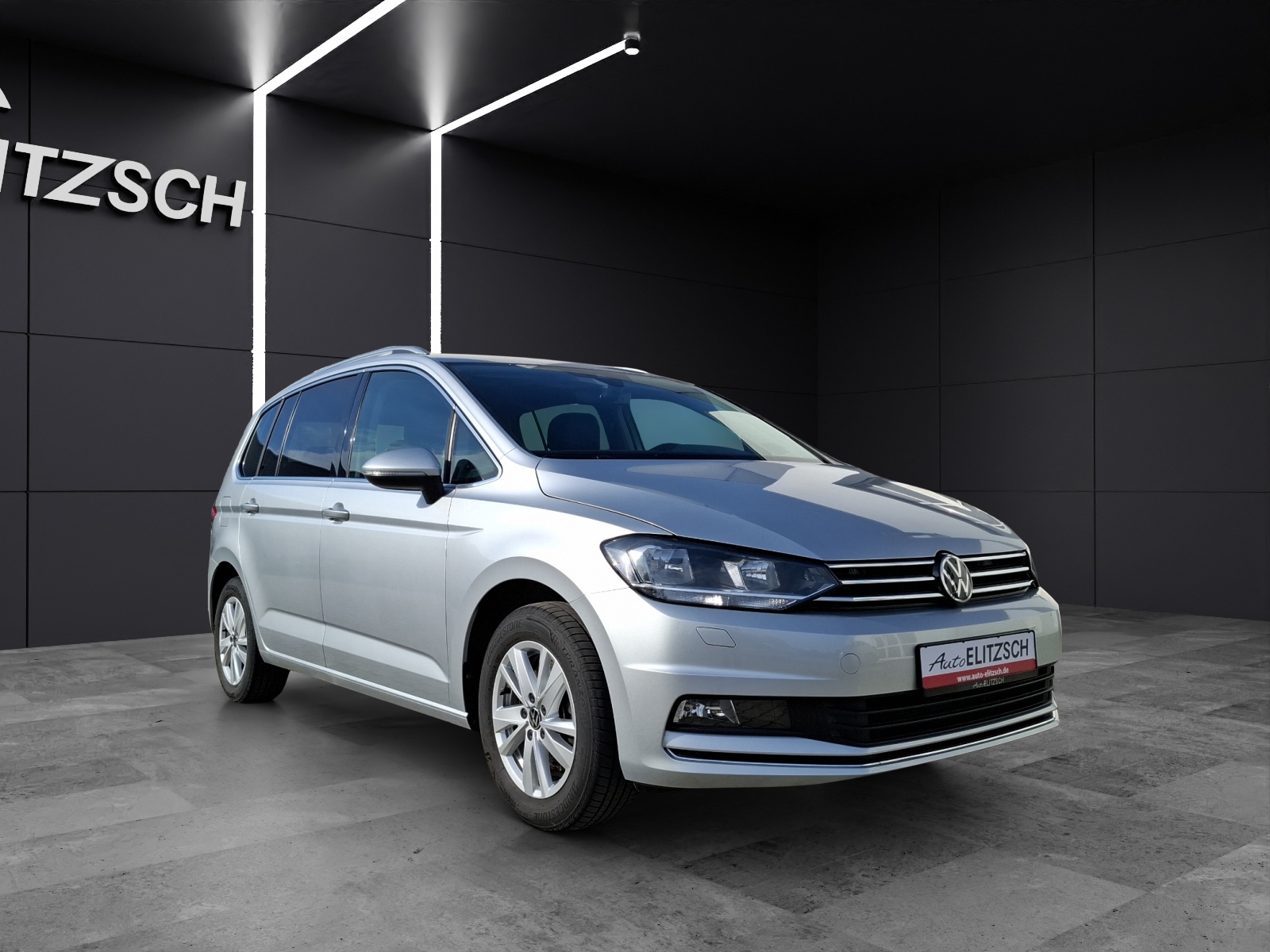 Fahrzeugabbildung Volkswagen Touran TSI Highline DSG 7-Si AHK AID ACC RFK SH LM