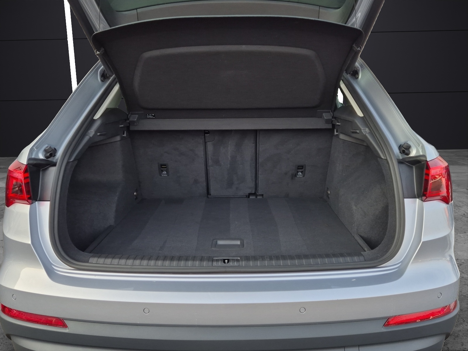 Fahrzeugabbildung Audi Q3 40 TFSI quattro S-tronic Standhzg. Matrix Navi AVC ACC RFK SH