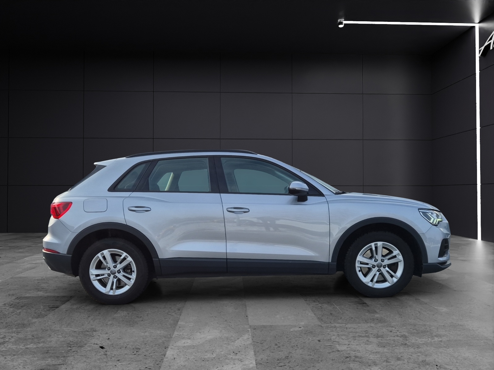 Fahrzeugabbildung Audi Q3 40 TFSI quattro S-tronic Standhzg. Matrix Navi AVC ACC RFK SH