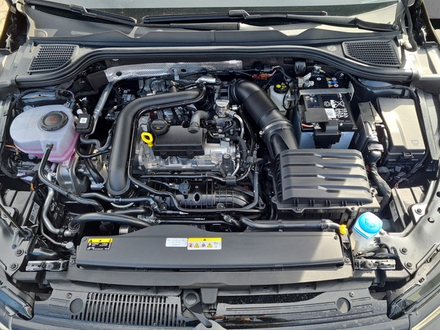 Fahrzeugabbildung Volkswagen Golf VIII 1.0 TSI Move Kamera