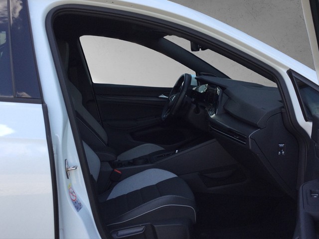Fahrzeugabbildung Volkswagen Golf VIII GTD DSG Standhzg. Matrix Navi Leder AID ACC RFK HUD SH