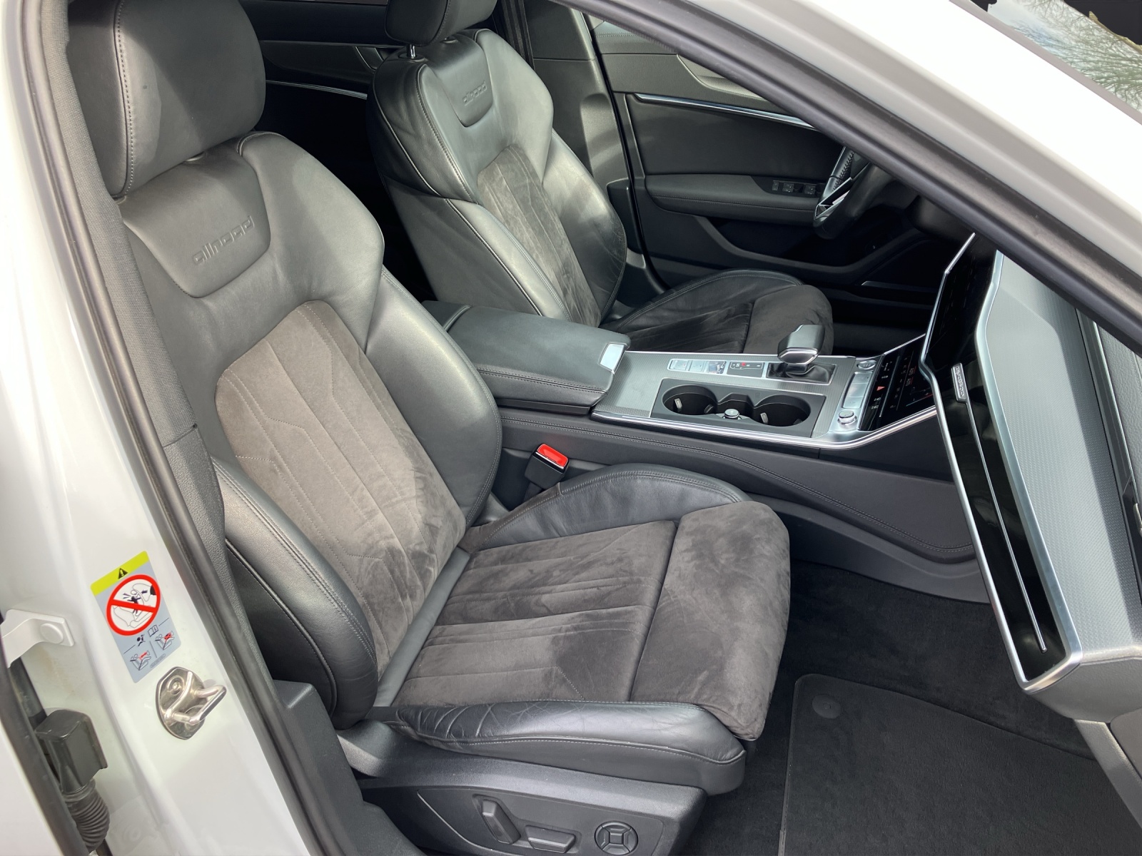 Fahrzeugabbildung Audi A6 Allroad 50 TDI Matrix Pano ACC B&O Navi DAB Head-up Tiptronic
