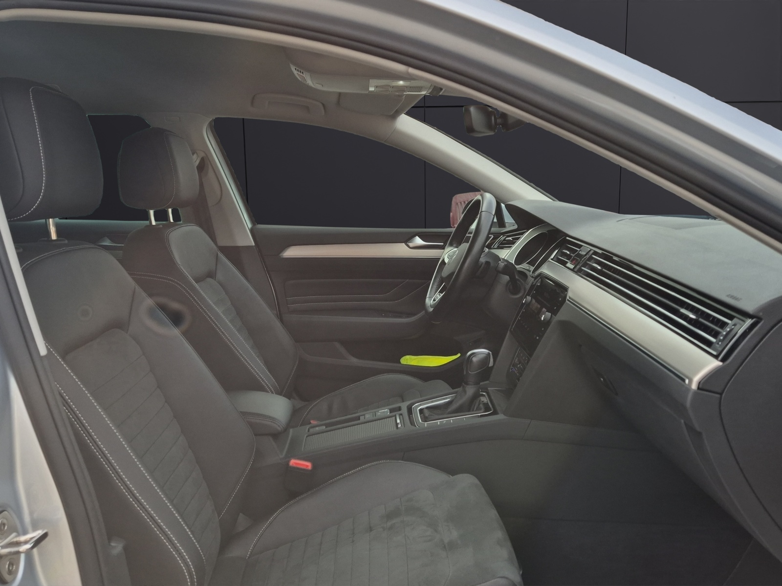 Fahrzeugabbildung Volkswagen Passat Variant TDI Elegance DSG 4M Matrix Navi ACC RFK SH