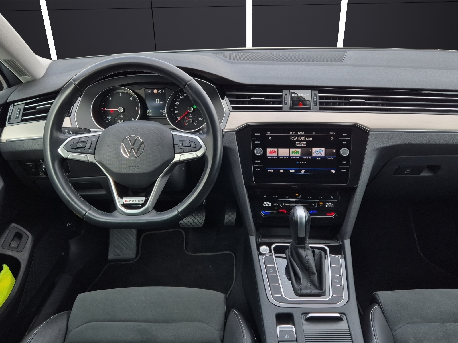 Fahrzeugabbildung Volkswagen Passat Variant TDI Elegance DSG 4M Matrix Navi ACC RFK SH