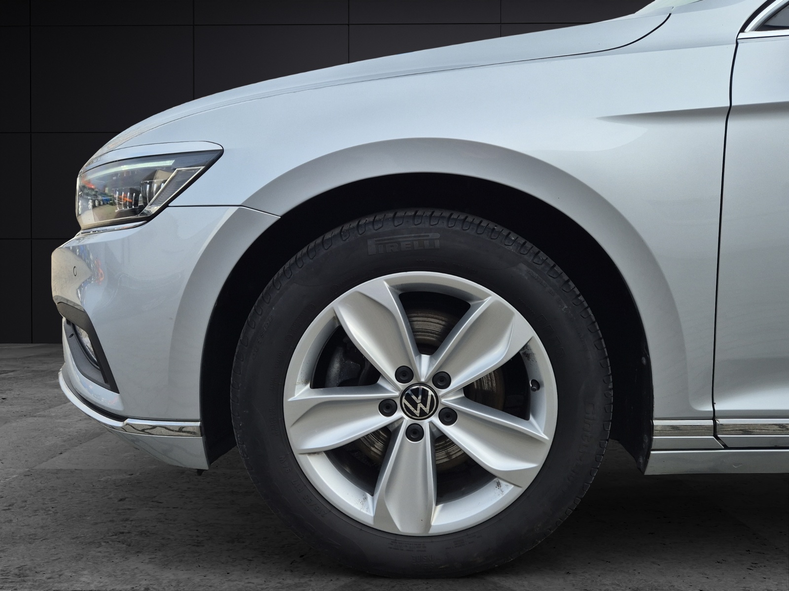 Fahrzeugabbildung Volkswagen Passat Variant TDI Elegance DSG 4M Matrix Navi ACC RFK SH