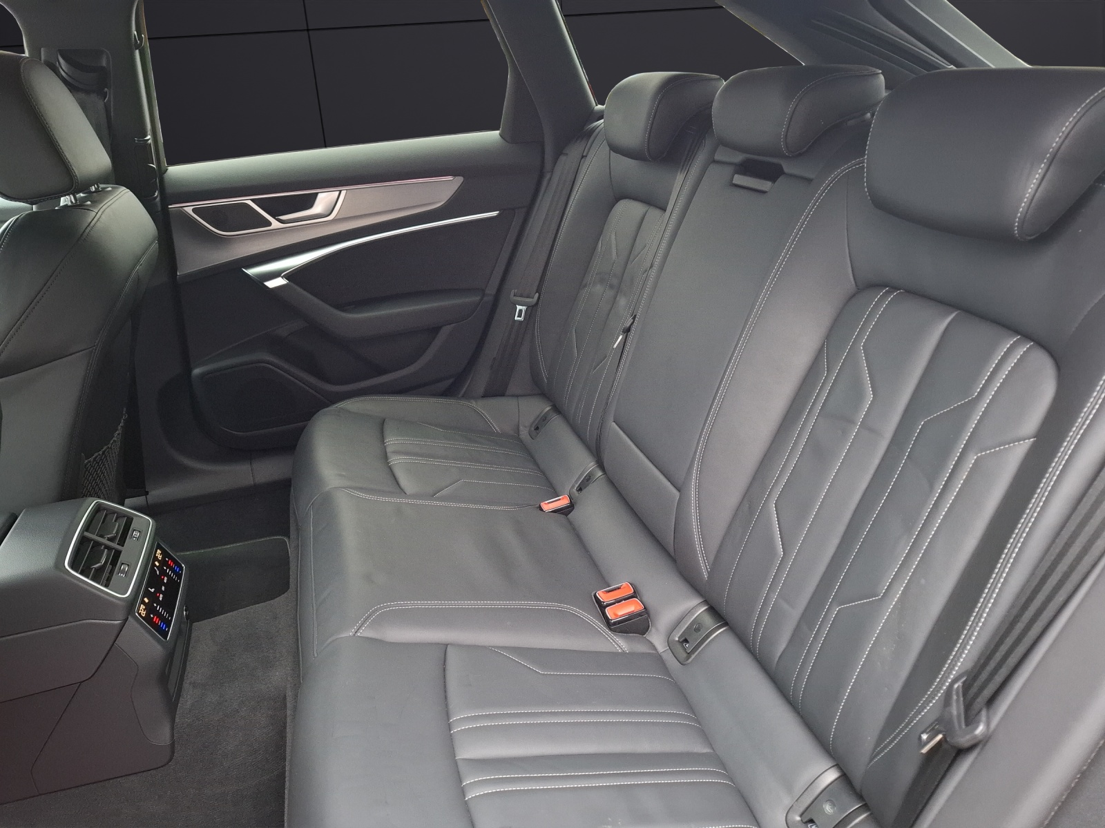 Fahrzeugabbildung Audi A6 Avant 55 TFSI Sport quattro S-tronic S-Line Matrix Leder AVC ACC RFK