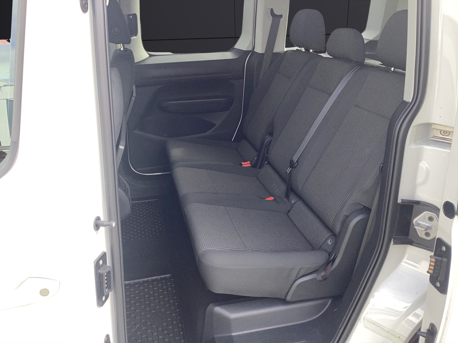 Fahrzeugabbildung Volkswagen Caddy Kombi TSI 5-Sitze DSG NAVI RÜCK MFL