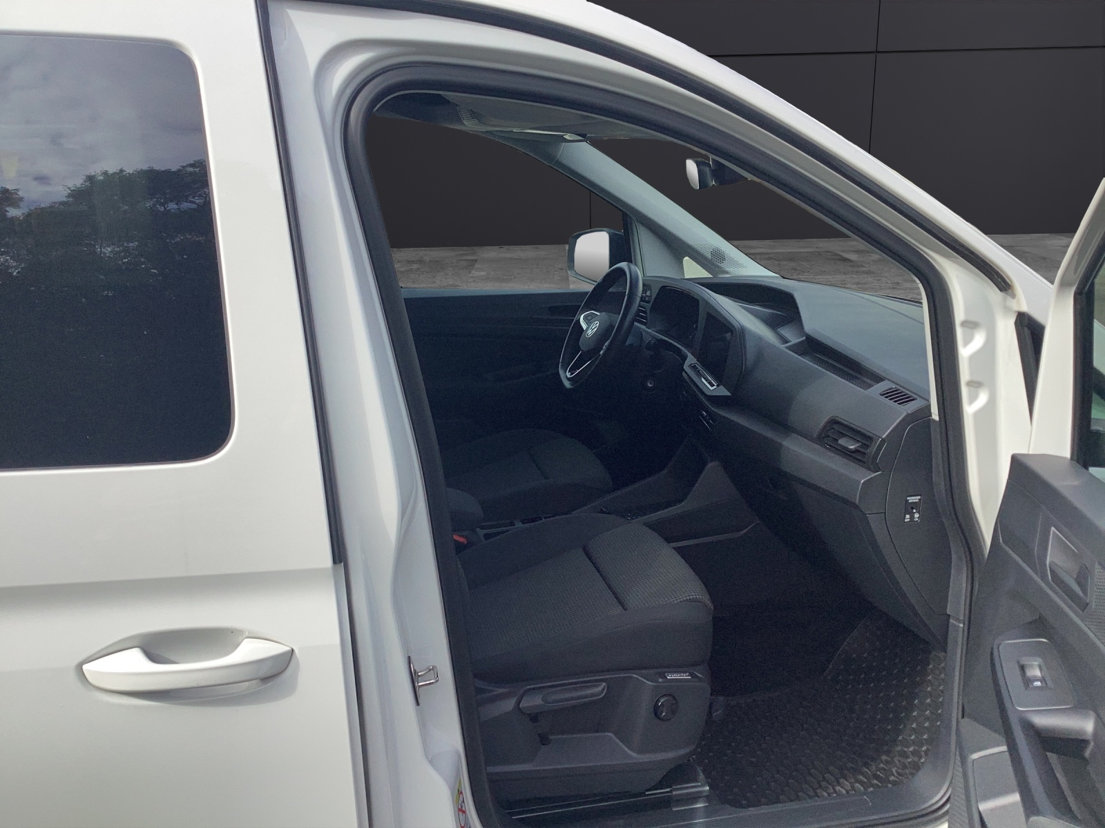 Fahrzeugabbildung Volkswagen Caddy Kombi TSI 5-Sitze DSG NAVI RÜCK MFL