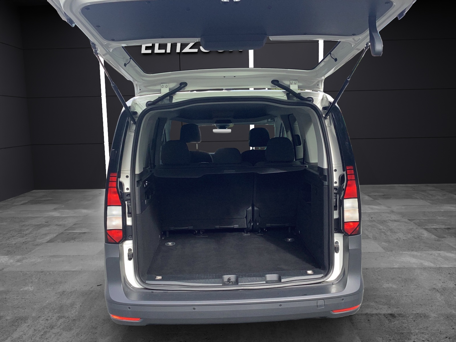 Fahrzeugabbildung Volkswagen Caddy Kombi TSI 5-Sitze DSG NAVI RÜCK MFL