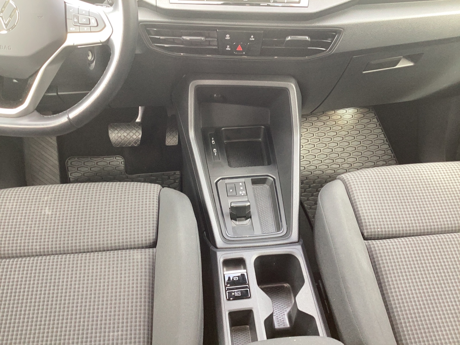 Fahrzeugabbildung Volkswagen Caddy Kombi TSI 5-Sitze DSG NAVI RÜCK MFL
