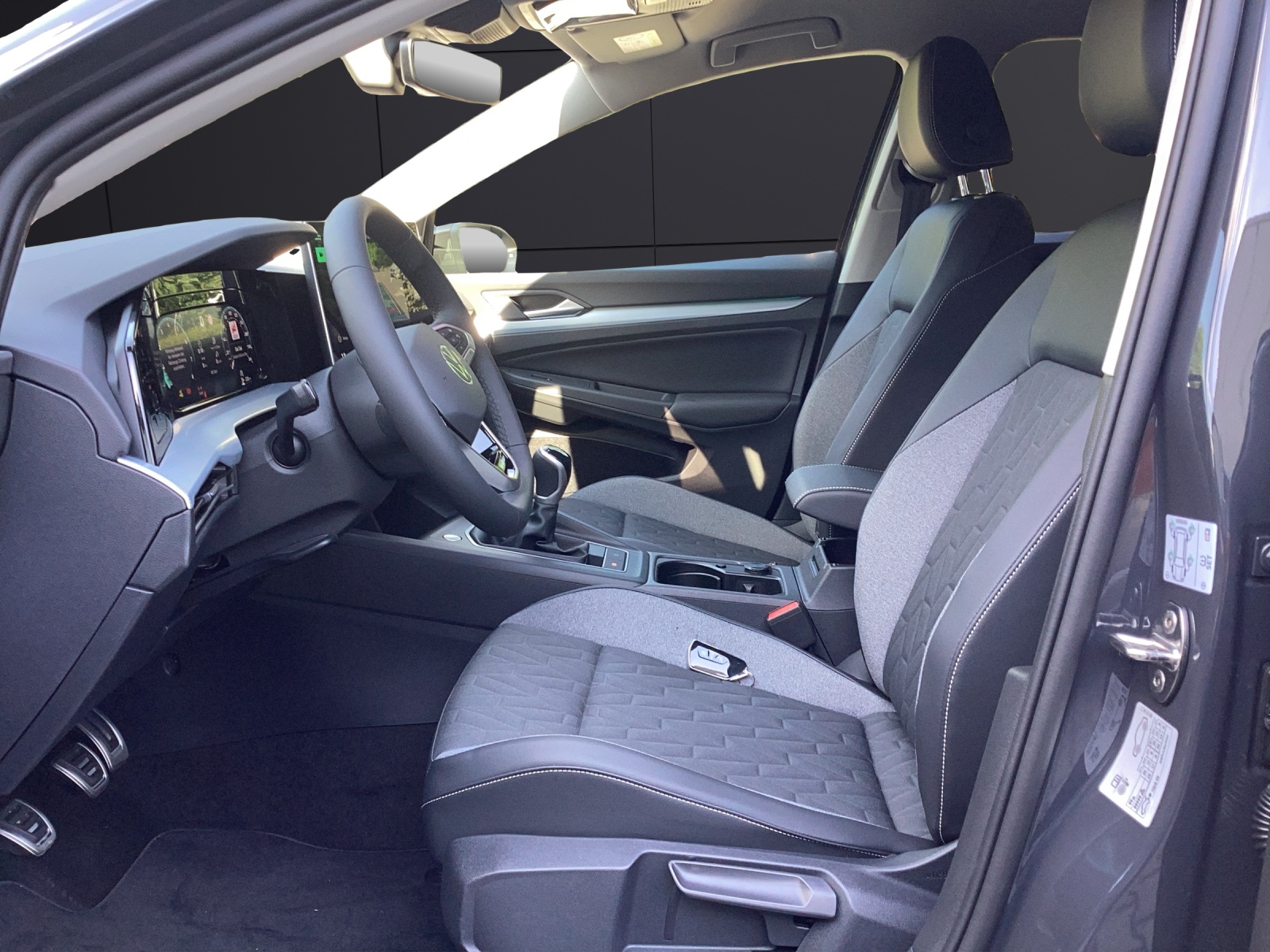 Fahrzeugabbildung Volkswagen Golf eTSI Energy LED readyToDiscover