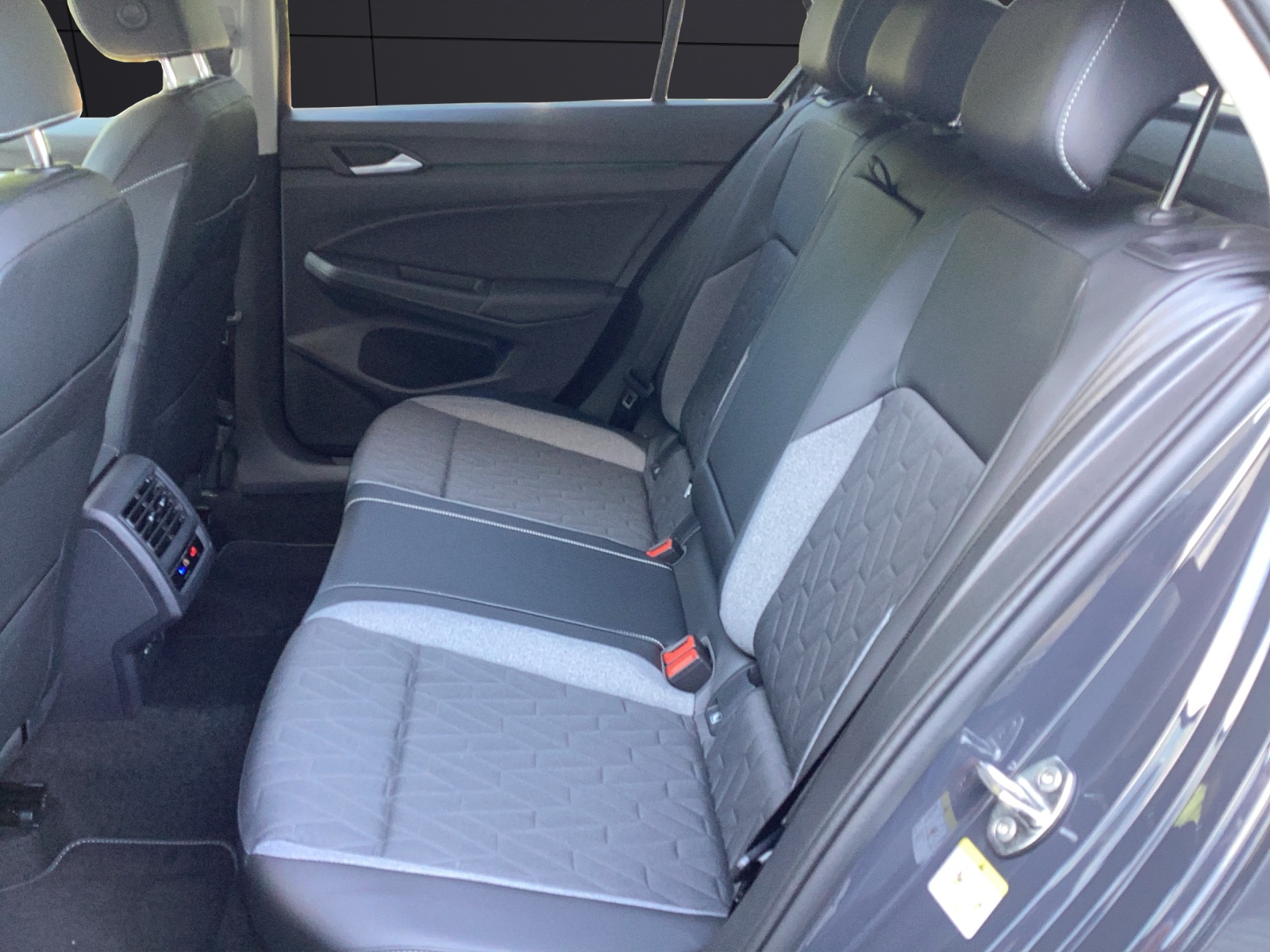Fahrzeugabbildung Volkswagen Golf eTSI Energy LED readyToDiscover
