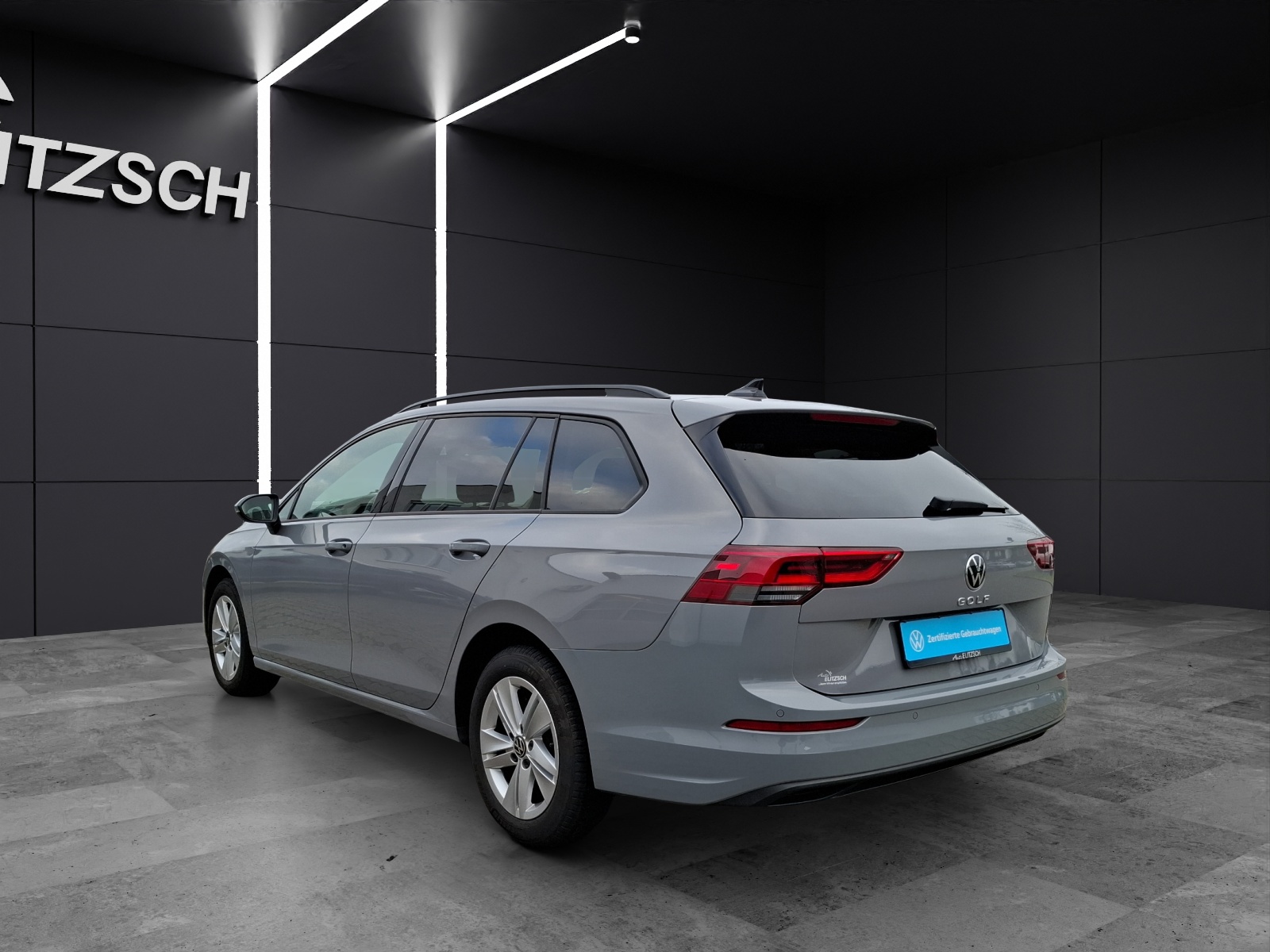 Fahrzeugabbildung Volkswagen Golf VIII Variant TSI Life LED ACC NAVI LM PDC SHZ