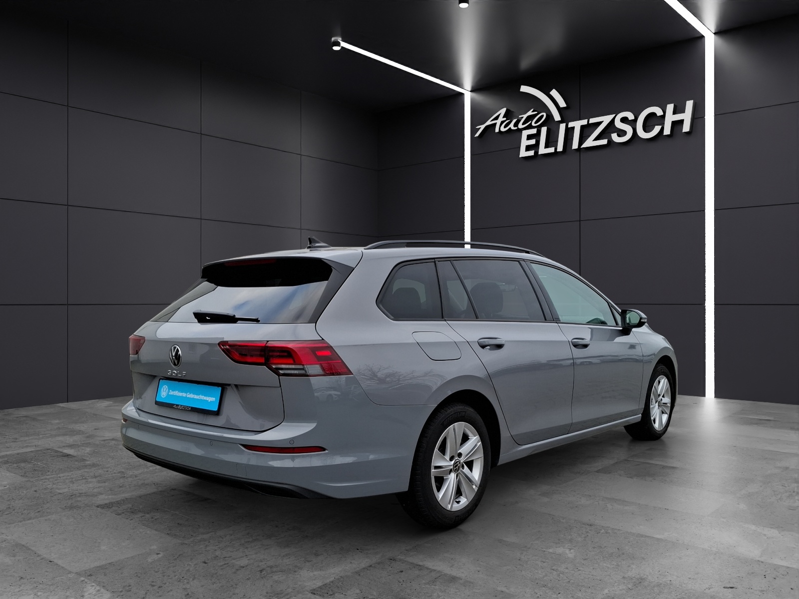 Fahrzeugabbildung Volkswagen Golf VIII Variant TSI Life LED ACC NAVI LM PDC SHZ