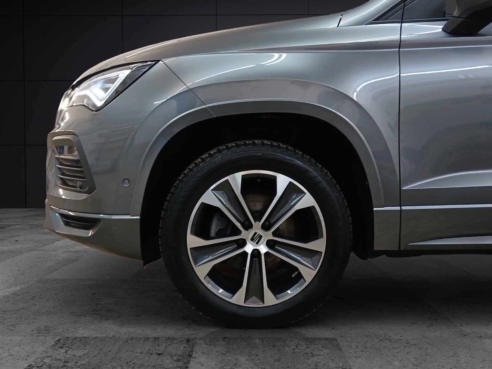 Fahrzeugabbildung SEAT Ateca TSI FR LED AHK Navi AID ACC RFK SH