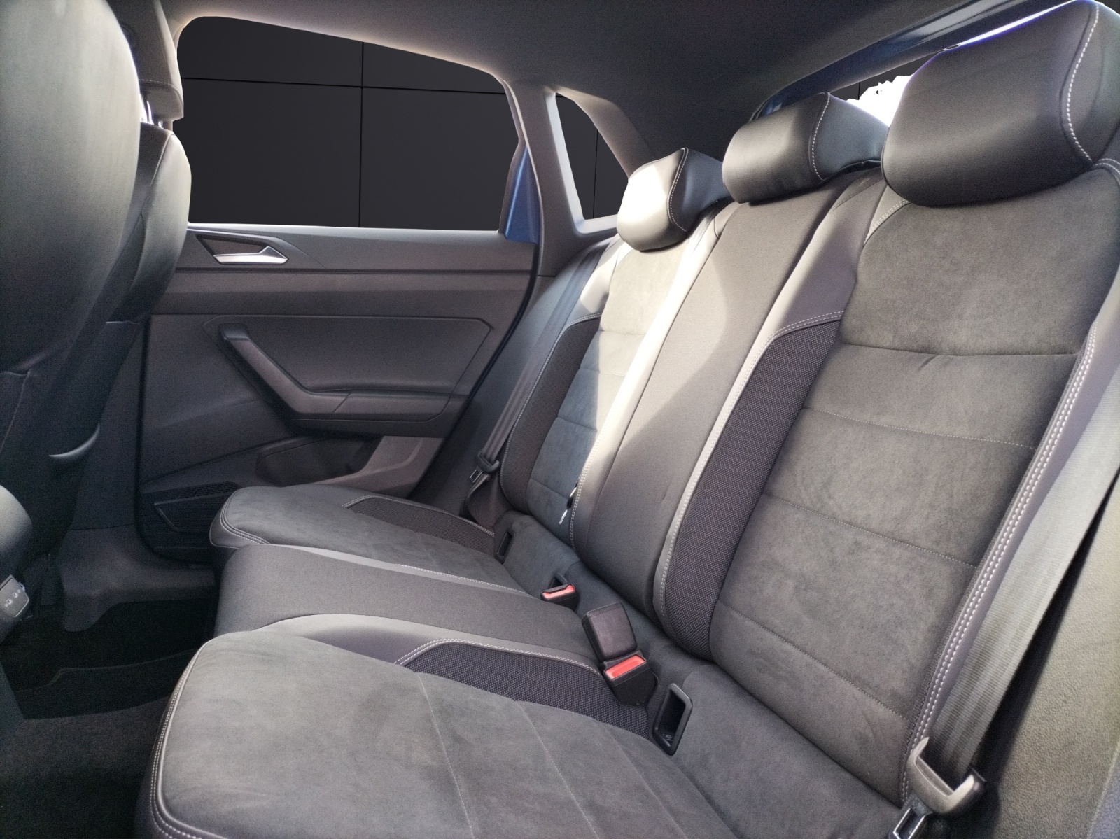 Fahrzeugabbildung Volkswagen Polo GTI DSG IQ.Light SH PDC Beats Ambiente Navi Klima