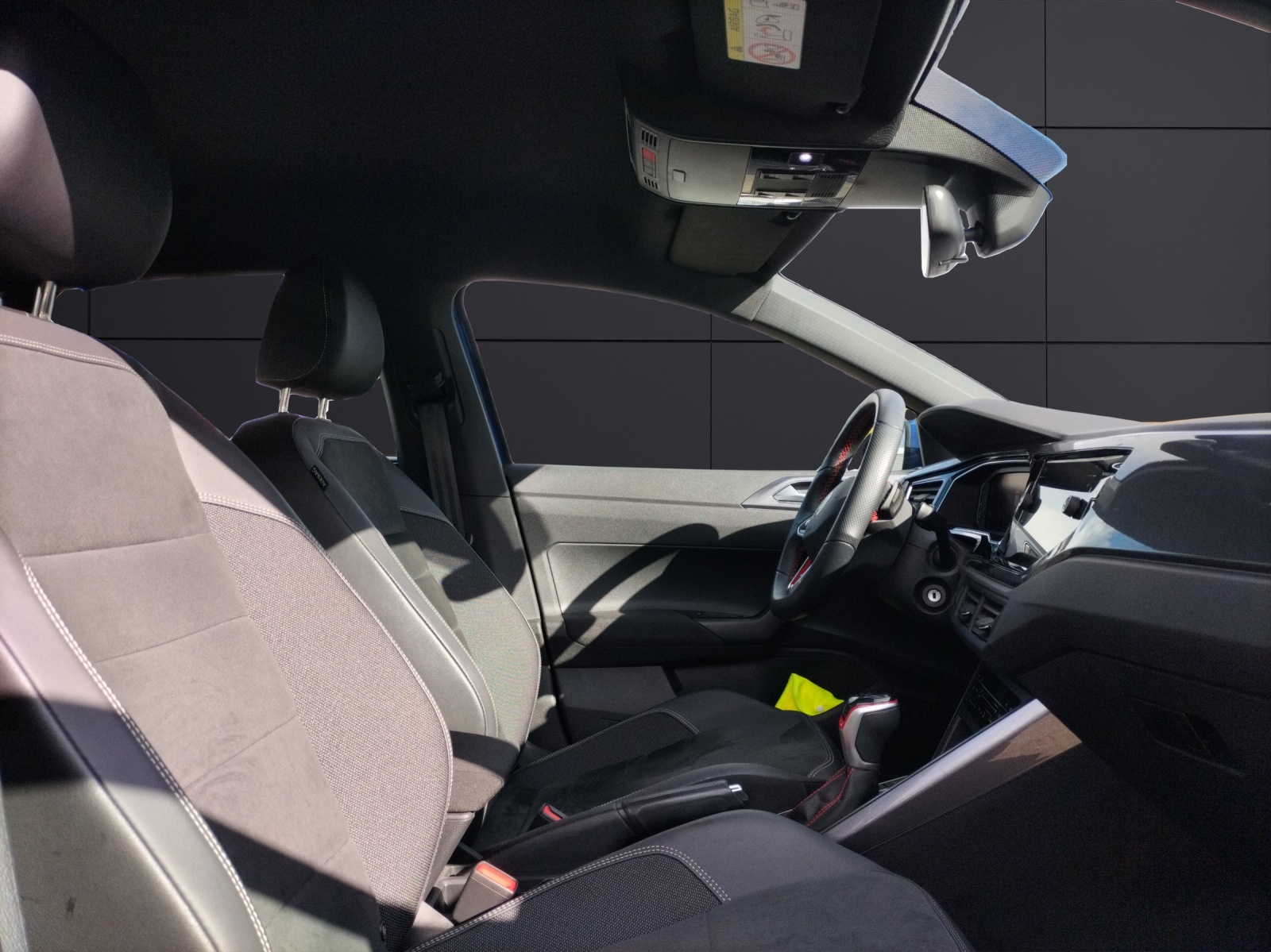 Fahrzeugabbildung Volkswagen Polo GTI DSG IQ.Light SH PDC Beats Ambiente Navi Klima