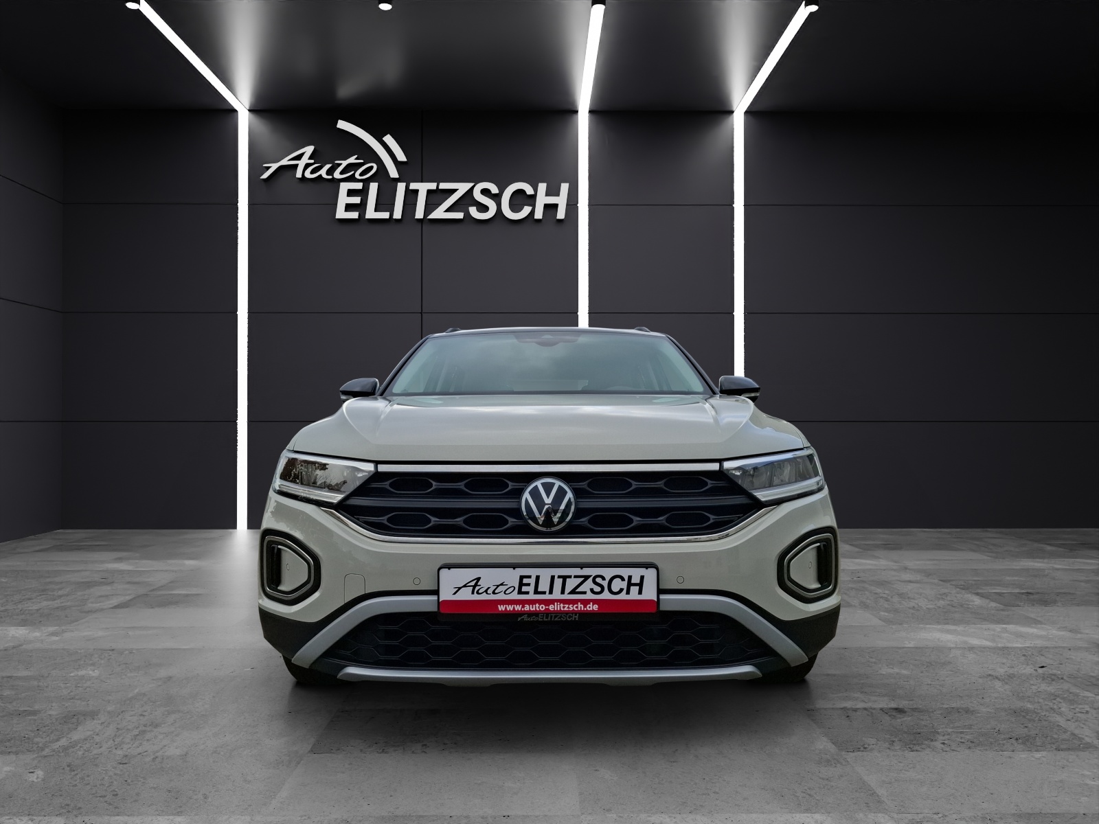 Fahrzeugabbildung Volkswagen T-Roc TSI Life DSG LED Navi AID ACC RFK SH