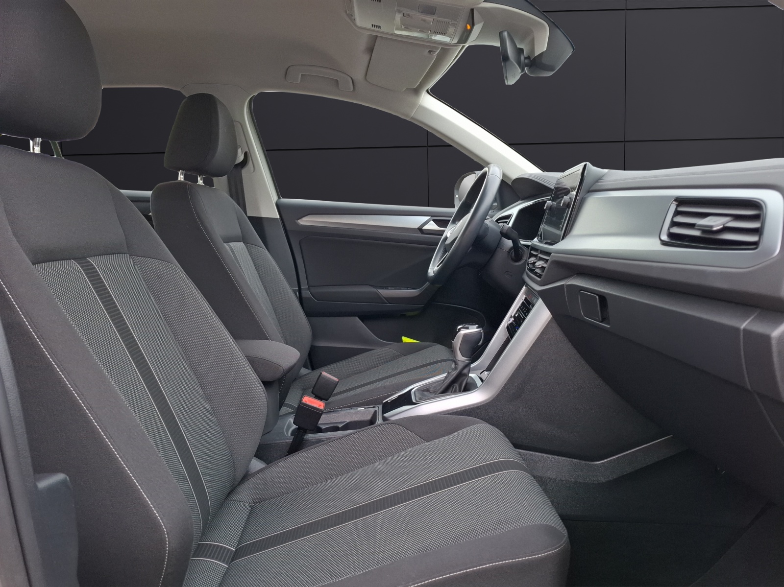 Fahrzeugabbildung Volkswagen T-Roc TSI Life DSG LED Navi AID ACC RFK SH