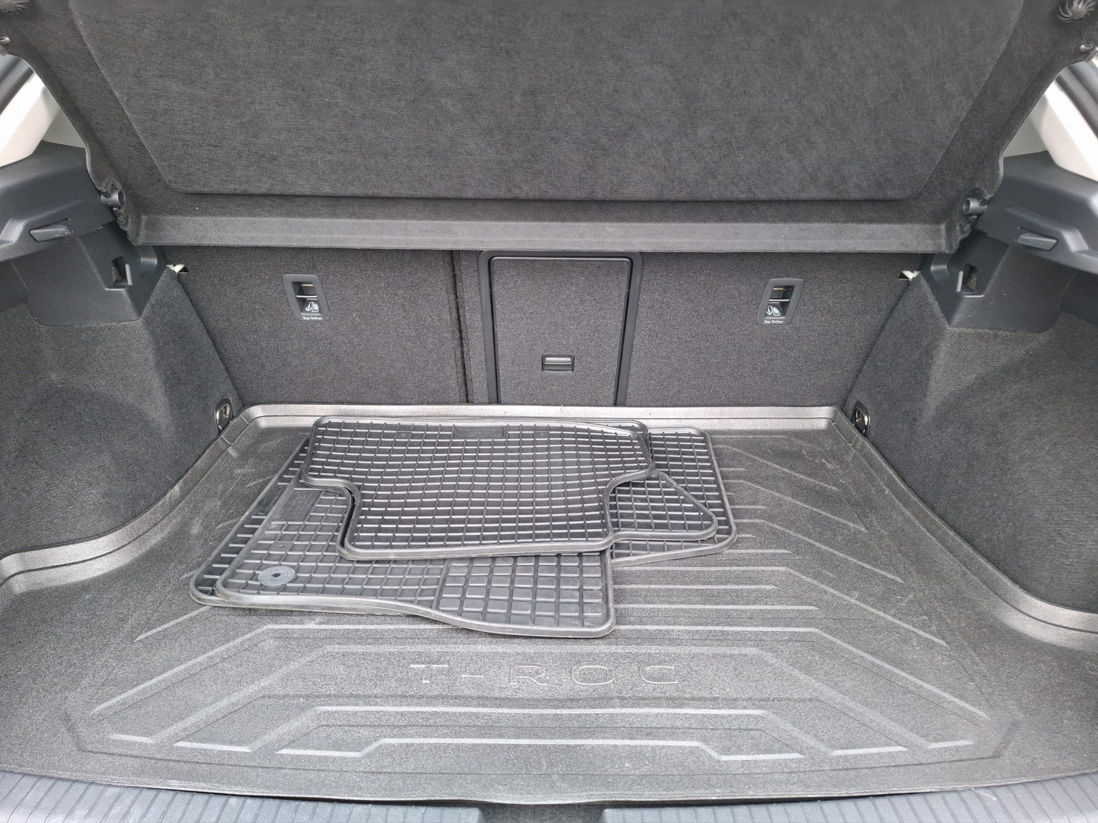Fahrzeugabbildung Volkswagen T-Roc TSI Life DSG LED Navi AID ACC RFK SH