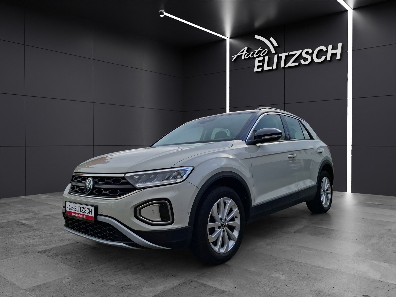 Fahrzeugabbildung Volkswagen T-Roc TSI Life DSG LED Navi AID ACC RFK SH
