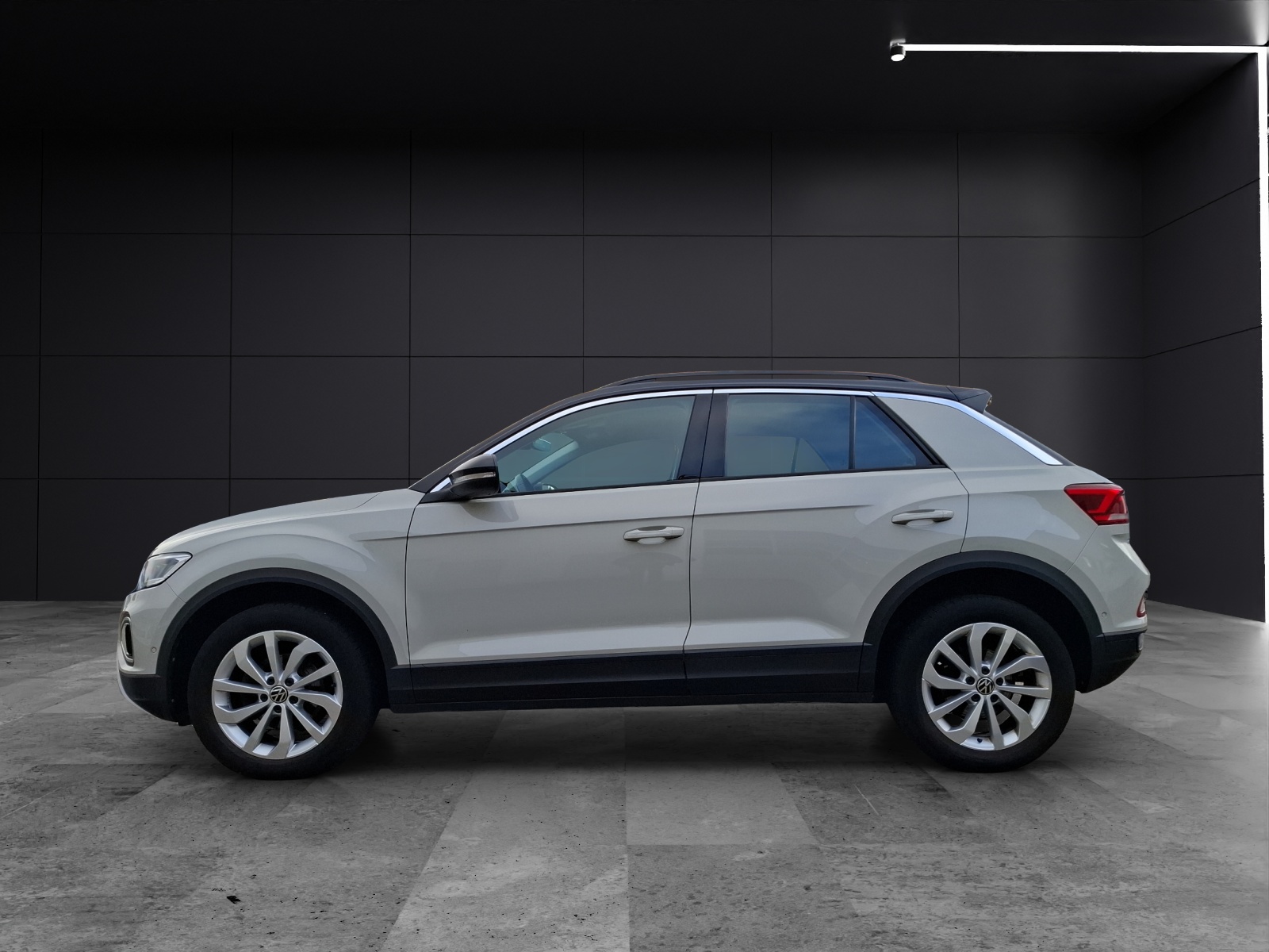 Fahrzeugabbildung Volkswagen T-Roc TSI Life DSG LED Navi AID ACC RFK SH