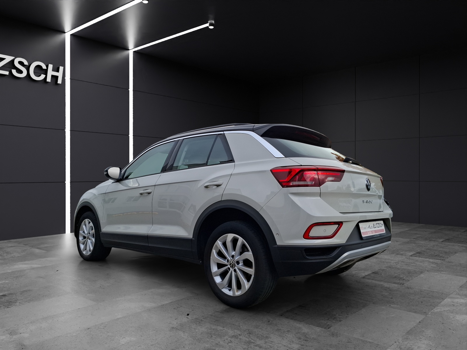 Fahrzeugabbildung Volkswagen T-Roc TSI Life DSG LED Navi AID ACC RFK SH
