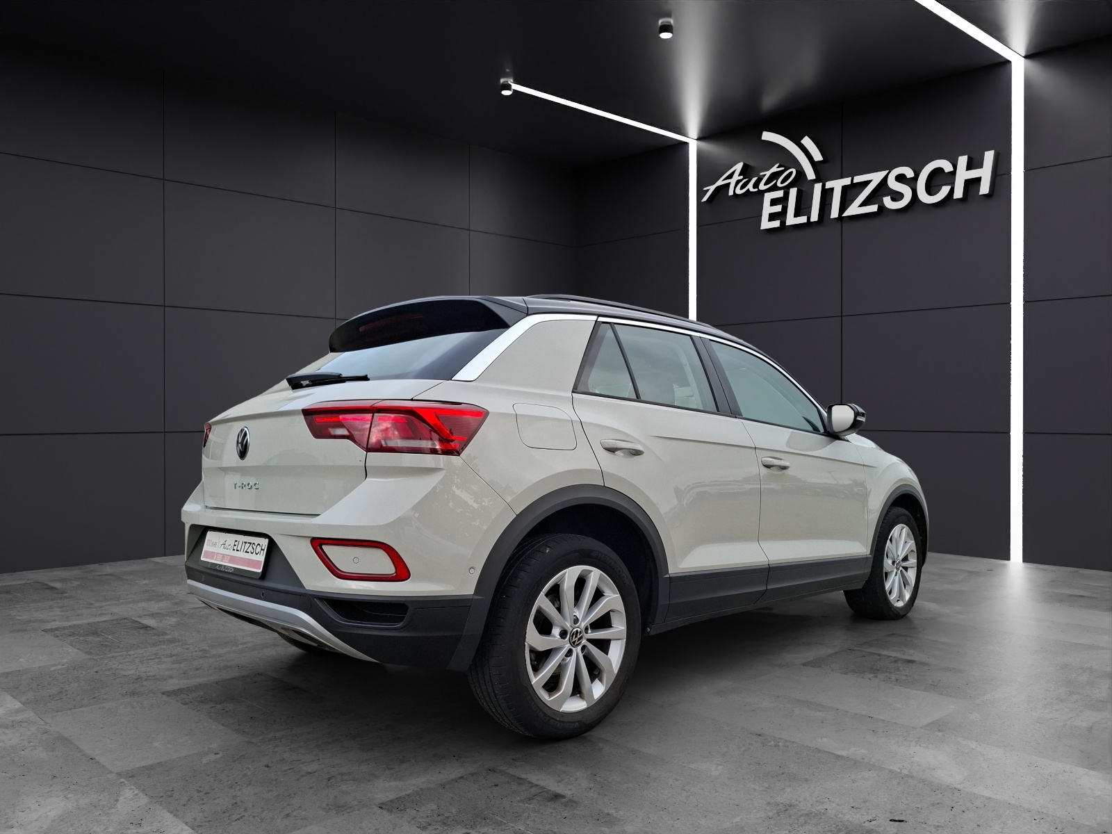 Fahrzeugabbildung Volkswagen T-Roc TSI Life DSG LED Navi AID ACC RFK SH
