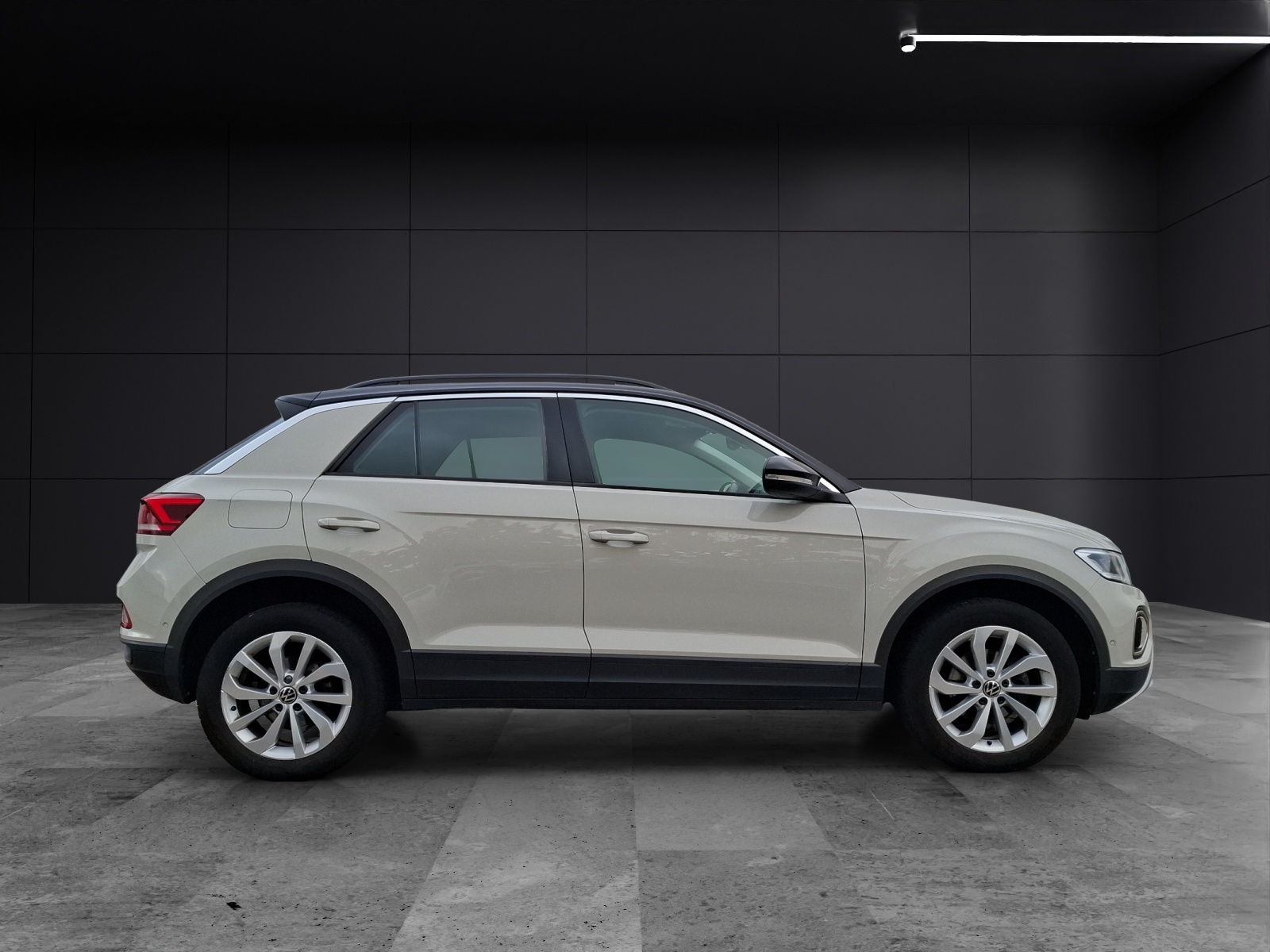 Fahrzeugabbildung Volkswagen T-Roc TSI Life DSG LED Navi AID ACC RFK SH