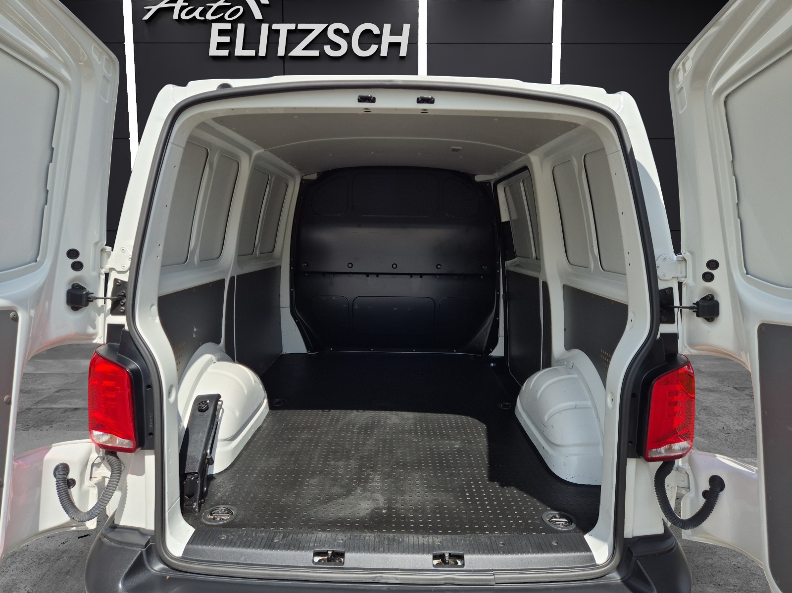 Fahrzeugabbildung Volkswagen T6 Transporter T6.1 TDI Kasten STANDHZG AHK LED KLIMA GRA PDC SH