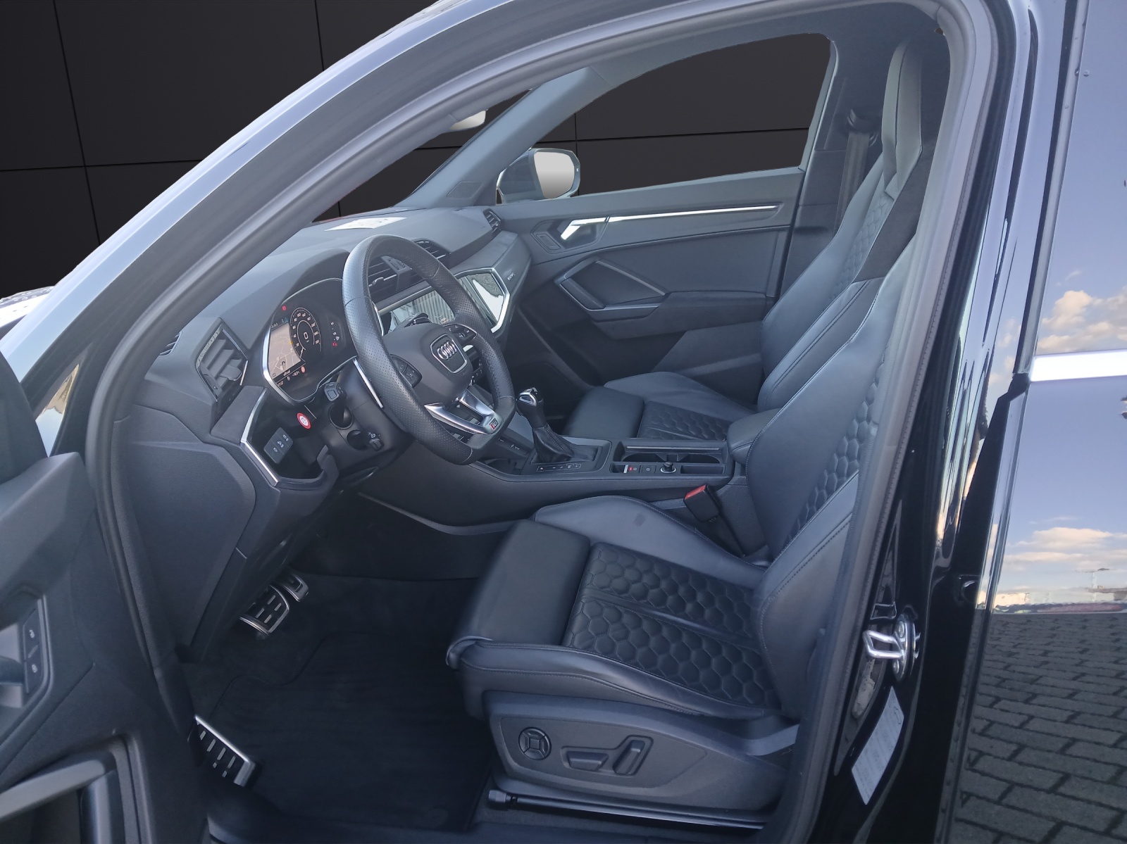 Fahrzeugabbildung Audi RS Q3 Sportback TFSI quattro MATRIX ACC 21