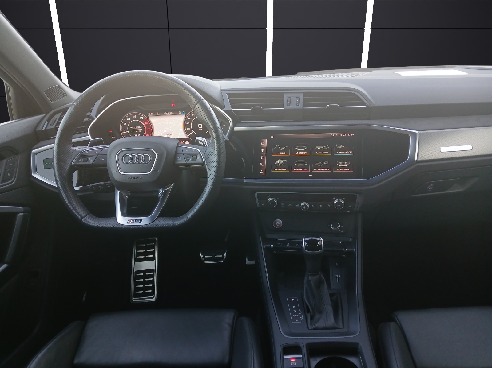 Fahrzeugabbildung Audi RS Q3 Sportback TFSI quattro MATRIX ACC 21