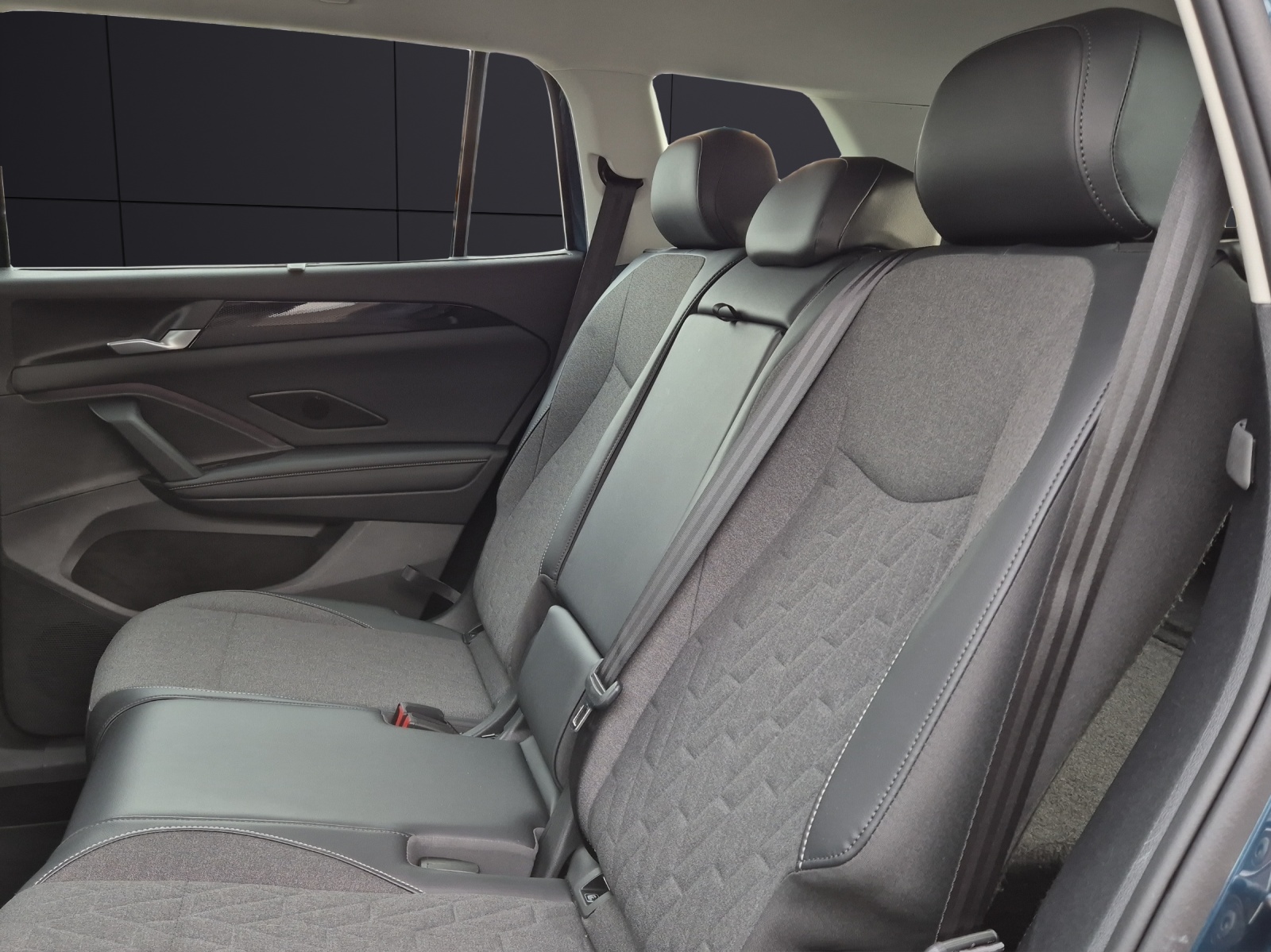 Fahrzeugabbildung Volkswagen Tayron TDI Life DSG 4M Matrix 7-Si. AHK Navi AID ACC RFK SH 18