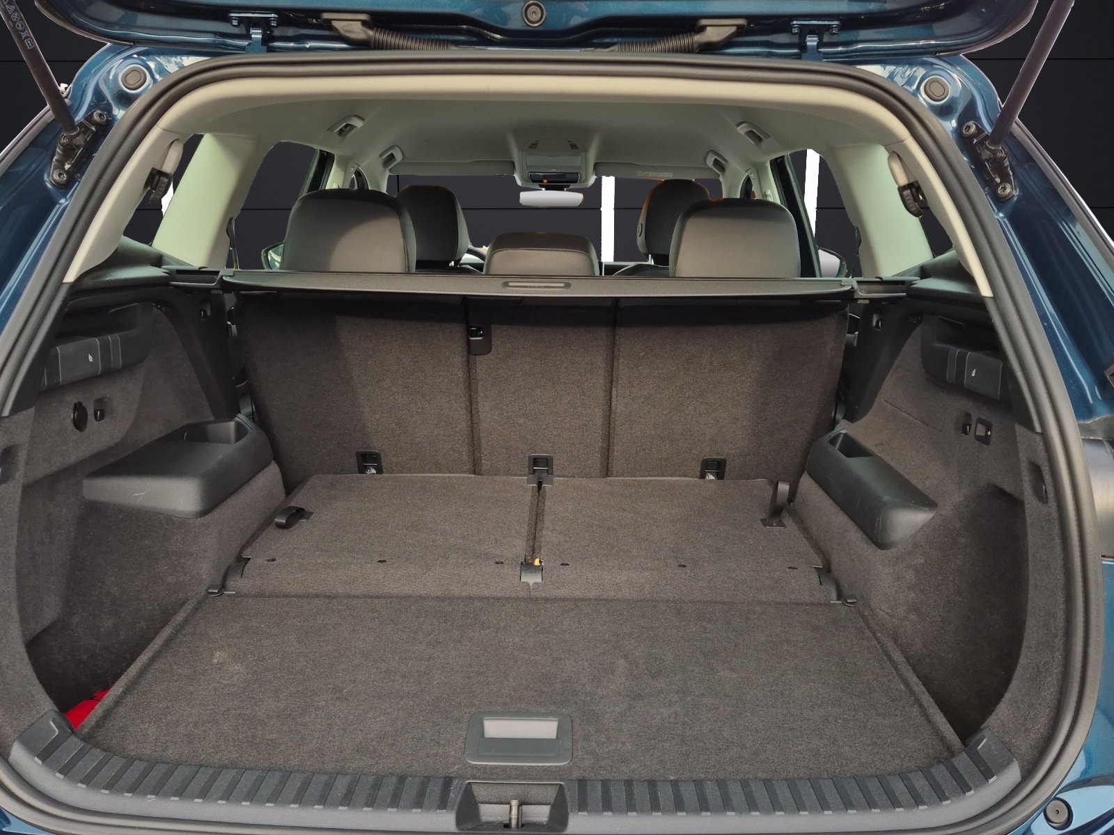 Fahrzeugabbildung Volkswagen Tayron TDI Life DSG 4M Matrix 7-Si. AHK Navi AID ACC RFK SH 18