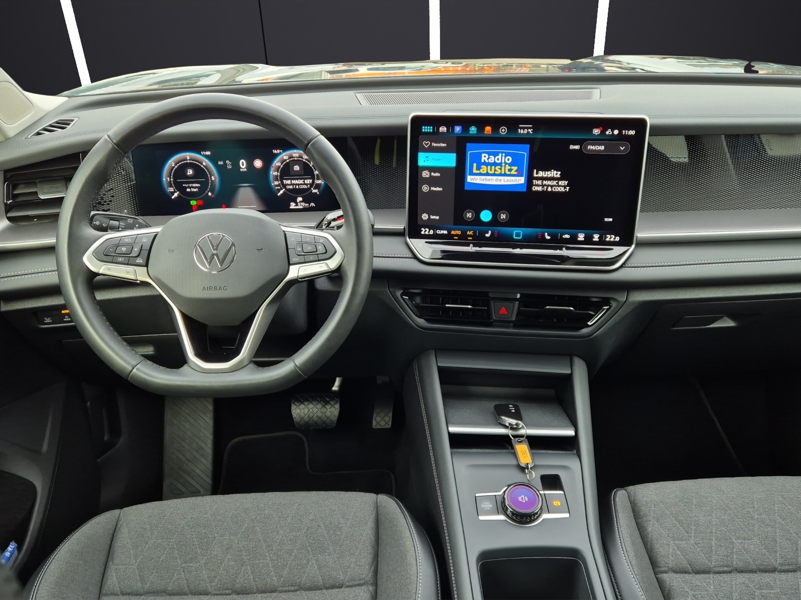 Fahrzeugabbildung Volkswagen Tayron TDI Life DSG 4M Matrix 7-Si. AHK Navi AID ACC RFK SH 18