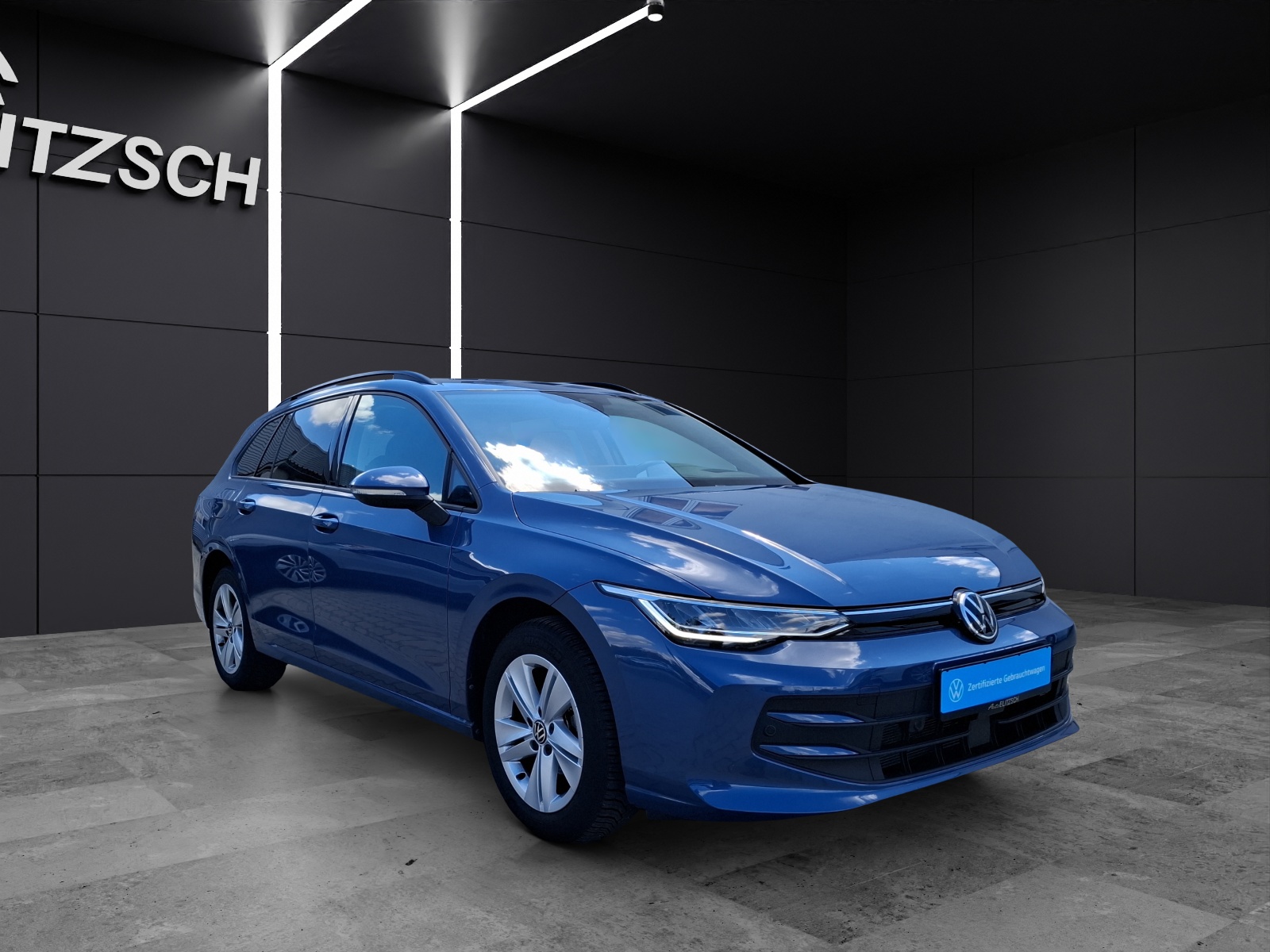 Fahrzeugabbildung Volkswagen Golf VIII Variant TSI Life LED Navi AID ACC RFK HUD SH