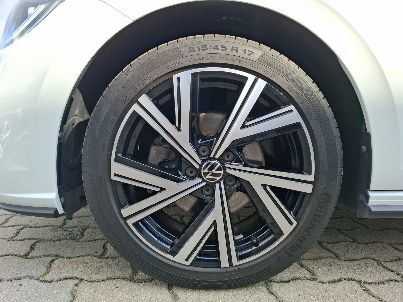 Fahrzeugabbildung Volkswagen Polo TSI R-Line DSG Matrix Navi AID ACC RFK SH