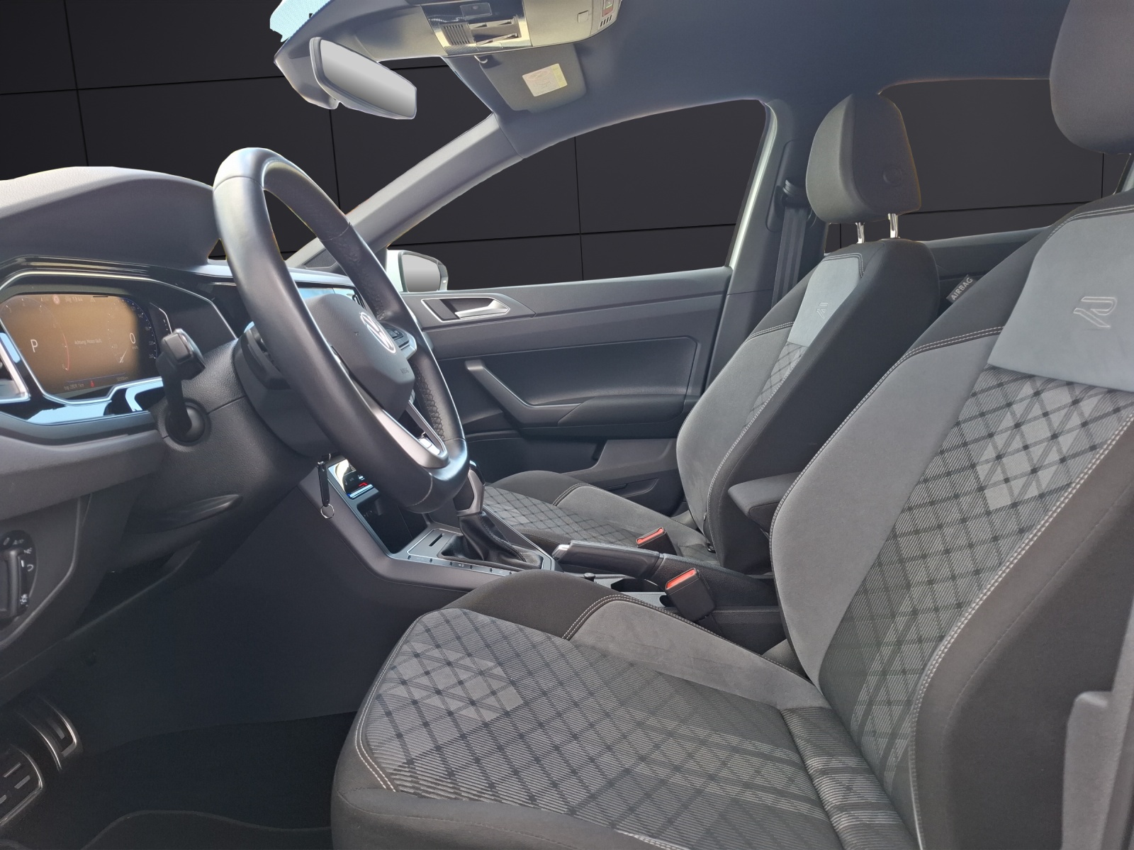 Fahrzeugabbildung Volkswagen Polo TSI R-Line DSG Matrix Navi AID ACC RFK SH