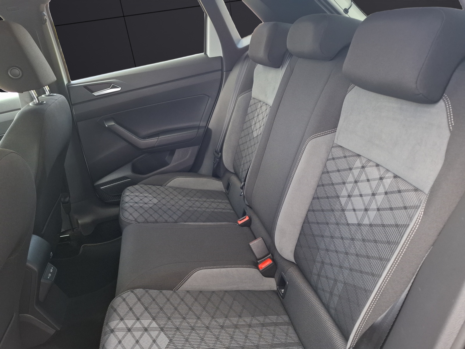 Fahrzeugabbildung Volkswagen Polo TSI R-Line DSG Matrix Navi AID ACC RFK SH