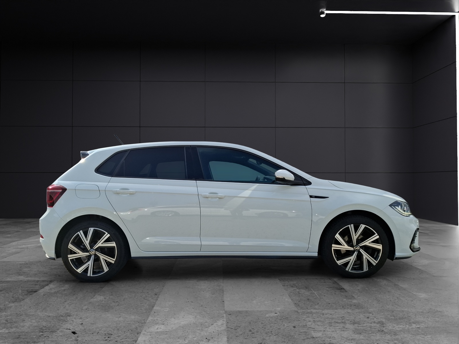 Fahrzeugabbildung Volkswagen Polo TSI R-Line DSG Matrix Navi AID ACC RFK SH