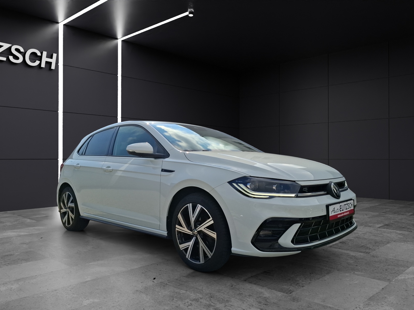 Fahrzeugabbildung Volkswagen Polo TSI R-Line DSG Matrix Navi AID ACC RFK SH