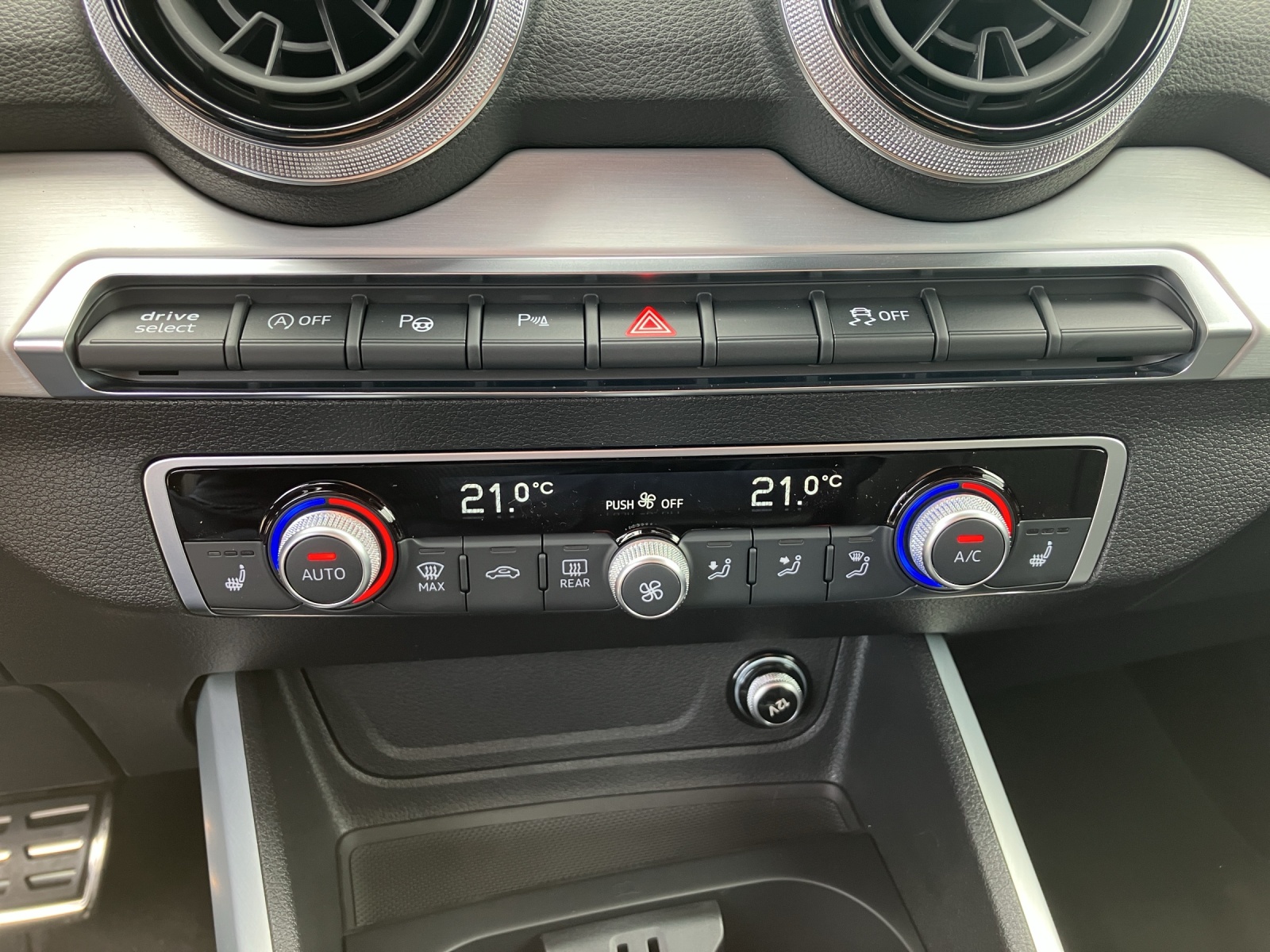 Fahrzeugabbildung Audi Q2 40 TFSI quattro advanced