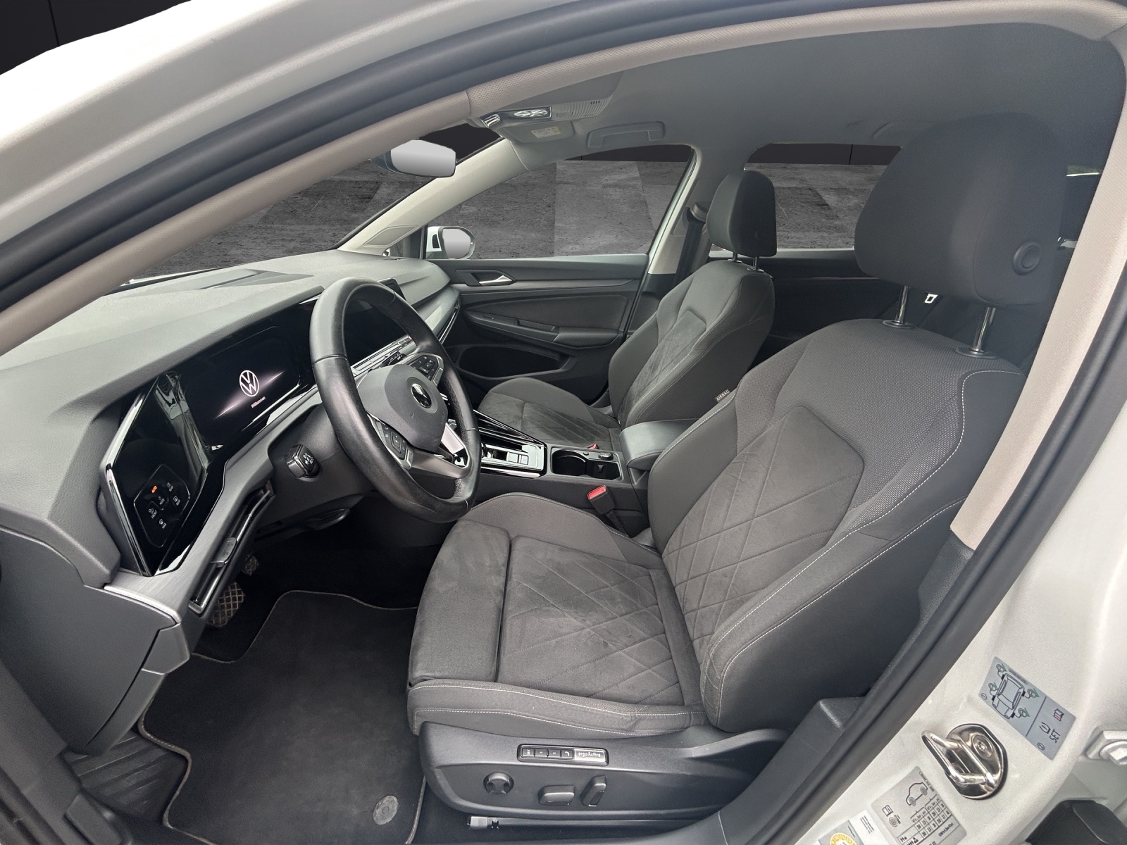 Fahrzeugabbildung Volkswagen Golf VIII Variant Style eTSI DSG LED+ ACC SH LRHzg RearView AppConnect Ambiente Navi