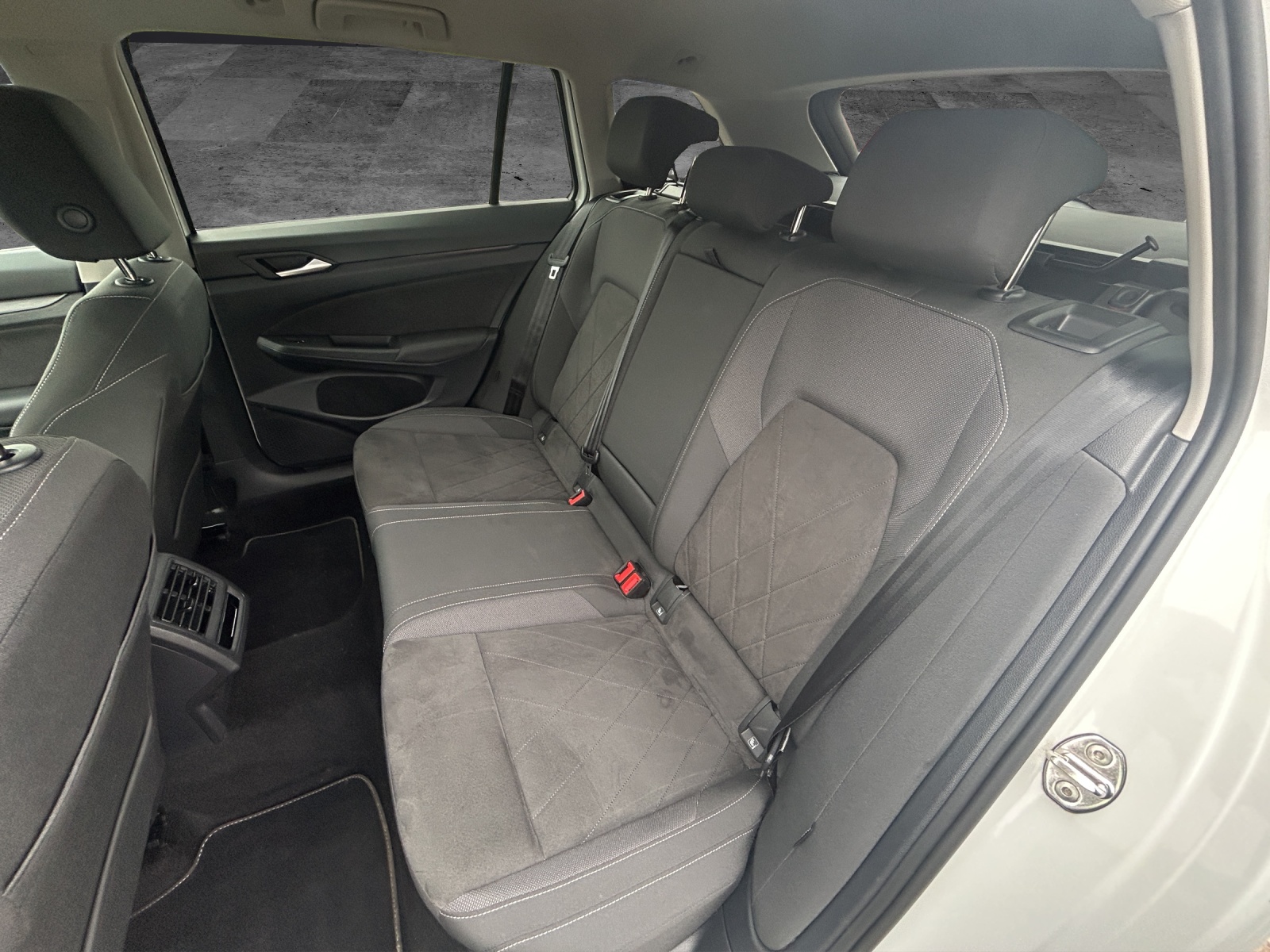 Fahrzeugabbildung Volkswagen Golf VIII Variant Style eTSI DSG LED+ ACC SH LRHzg RearView AppConnect Ambiente Navi