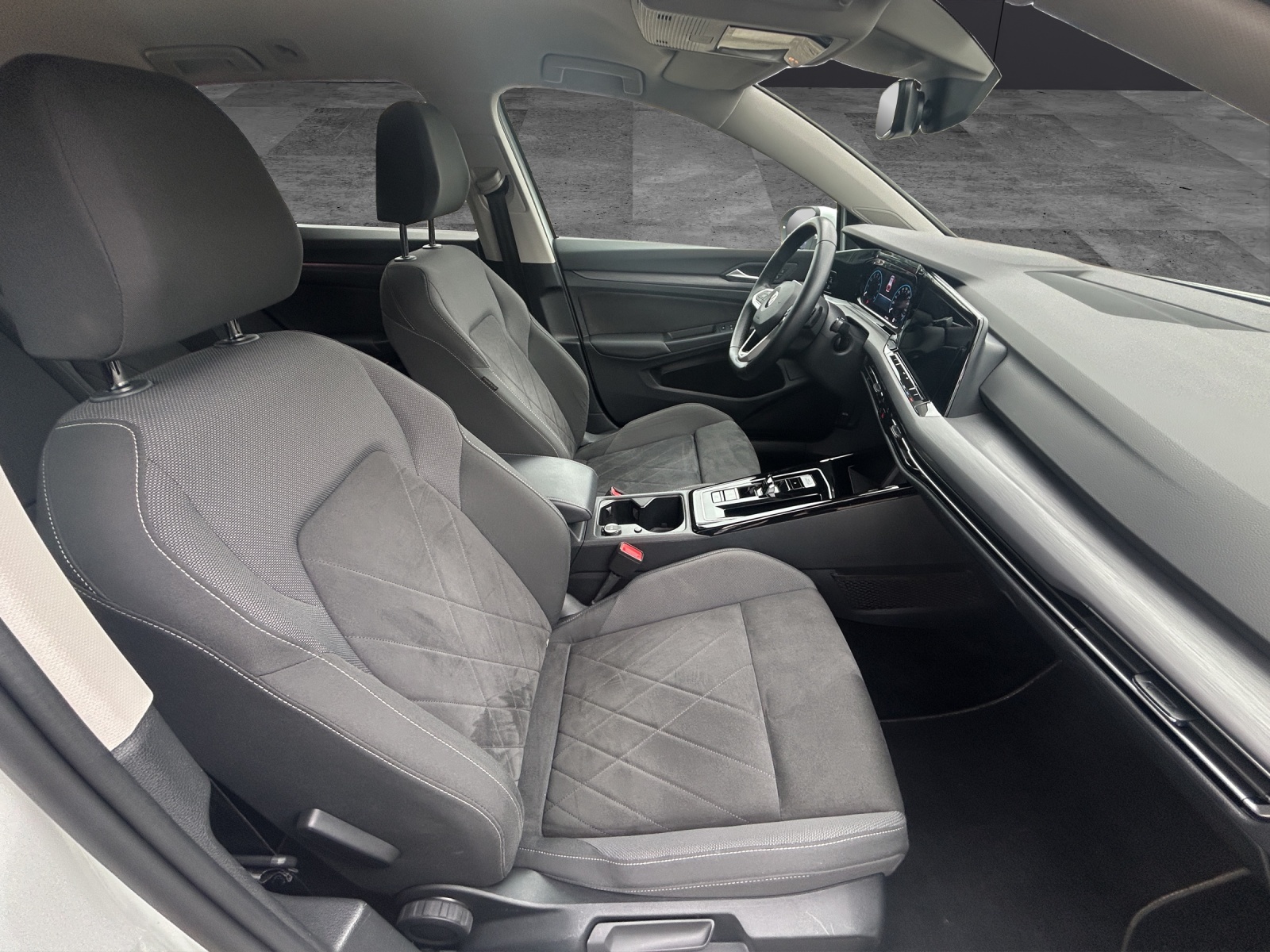 Fahrzeugabbildung Volkswagen Golf VIII Variant Style eTSI DSG LED+ ACC SH LRHzg RearView AppConnect Ambiente Navi