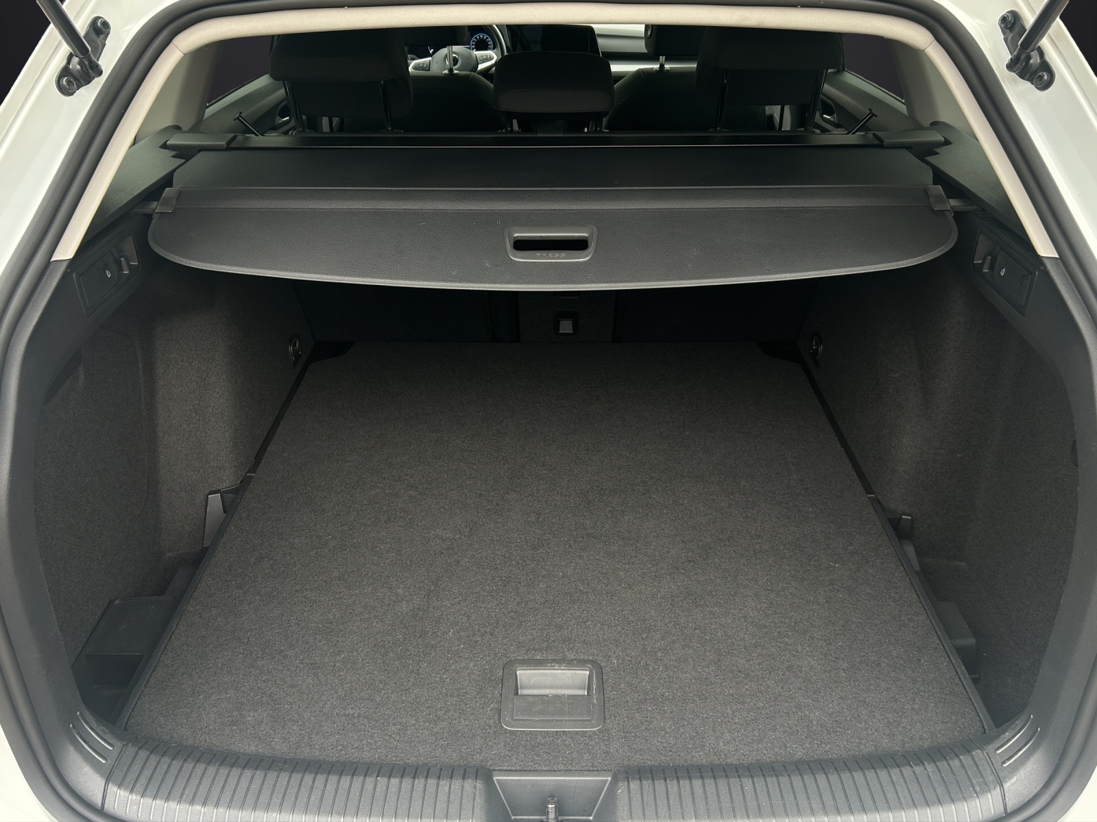 Fahrzeugabbildung Volkswagen Golf VIII Variant Style eTSI DSG LED+ ACC SH LRHzg RearView AppConnect Ambiente Navi