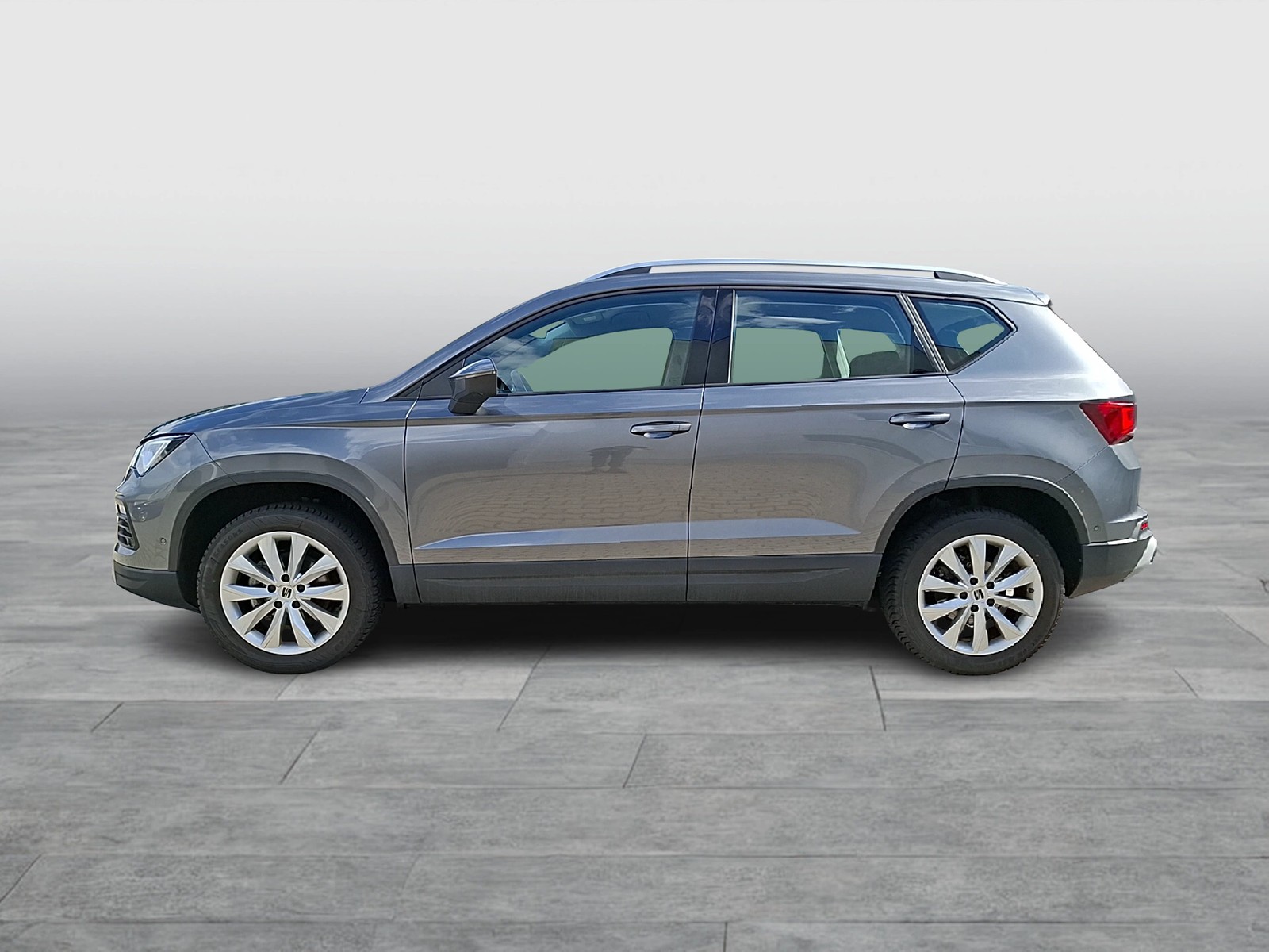 Fahrzeugabbildung SEAT Ateca TSI Style DSG LED Navi AID ACC Park-Assist SH